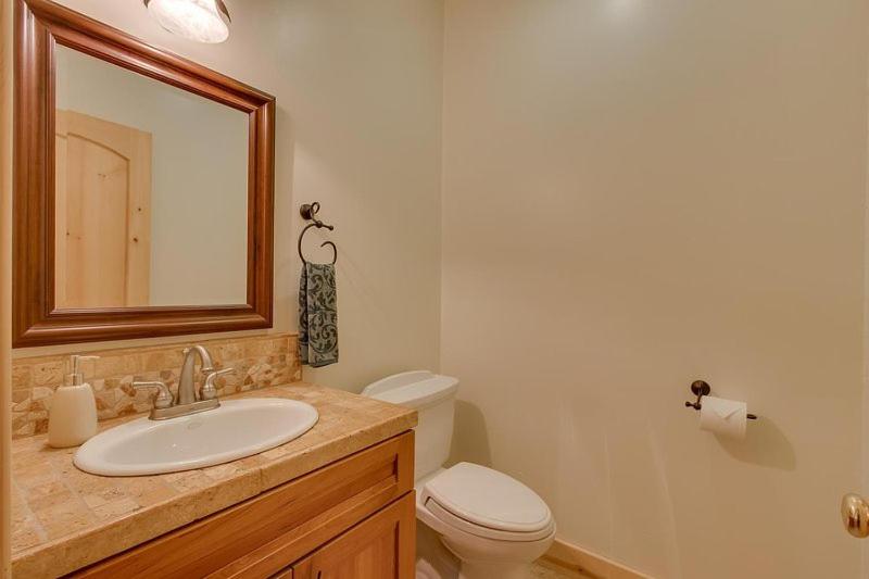 Lake Tahoe Vacations - Lukins Lodge By The Lake Hot Tub - Property Image 5