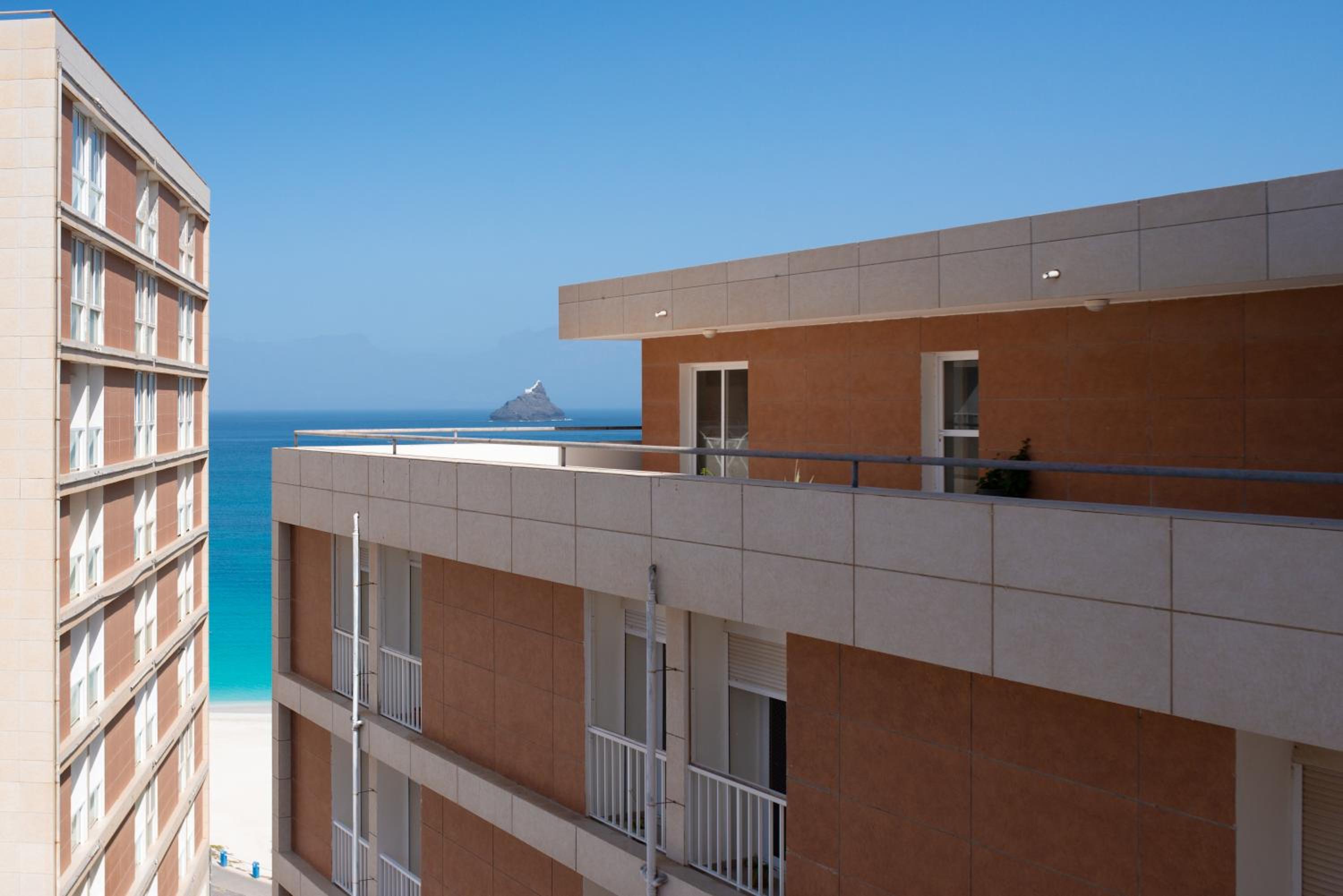 2 bdr cozy beachside apartment, Copacabana - LCGR