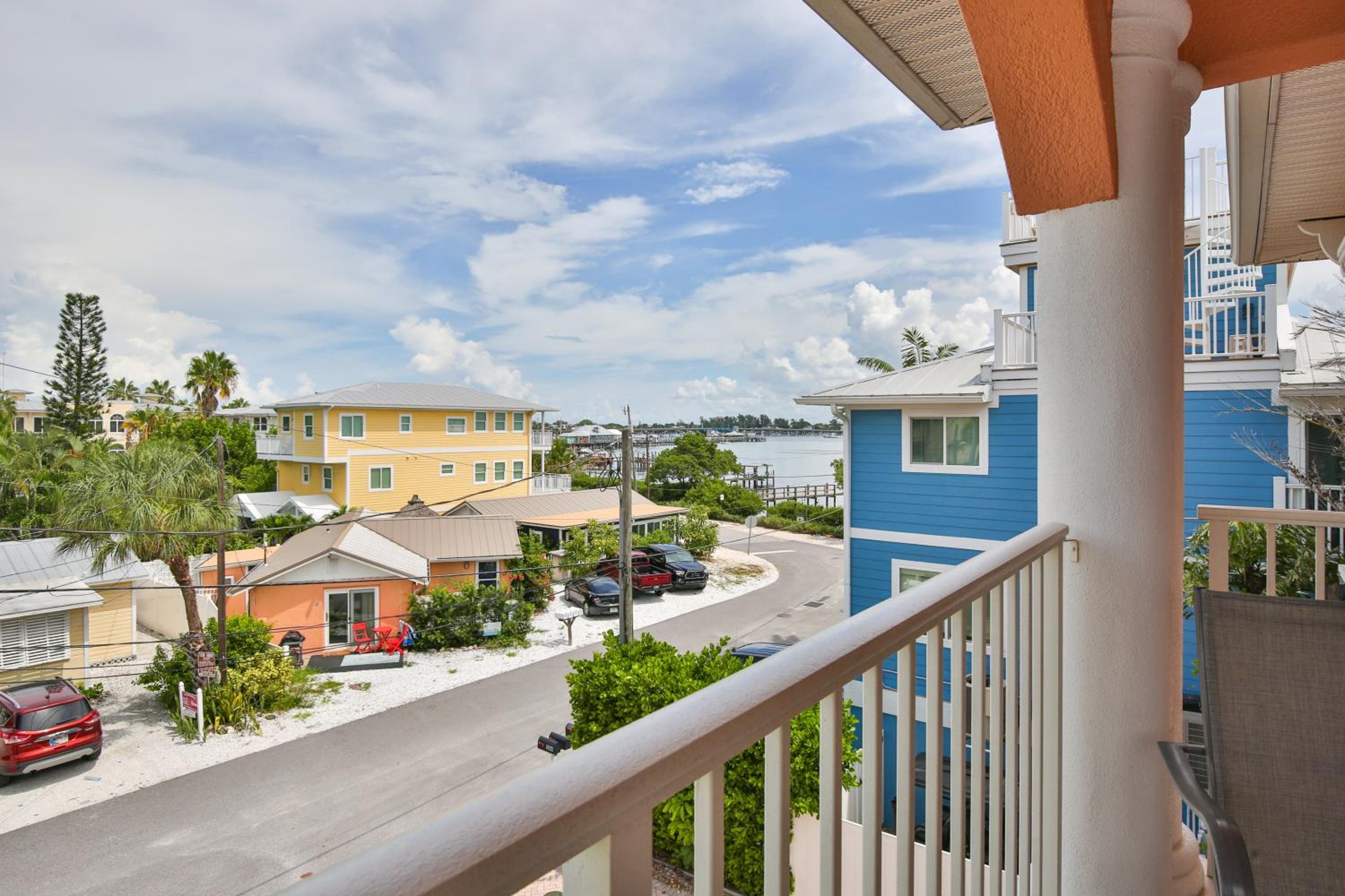 Hibiscus Hideaway B - Top Floor Unit view 4