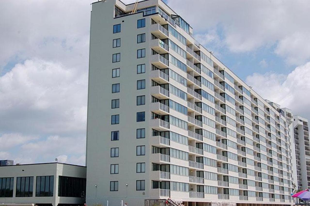 Sands Beach Club 1016