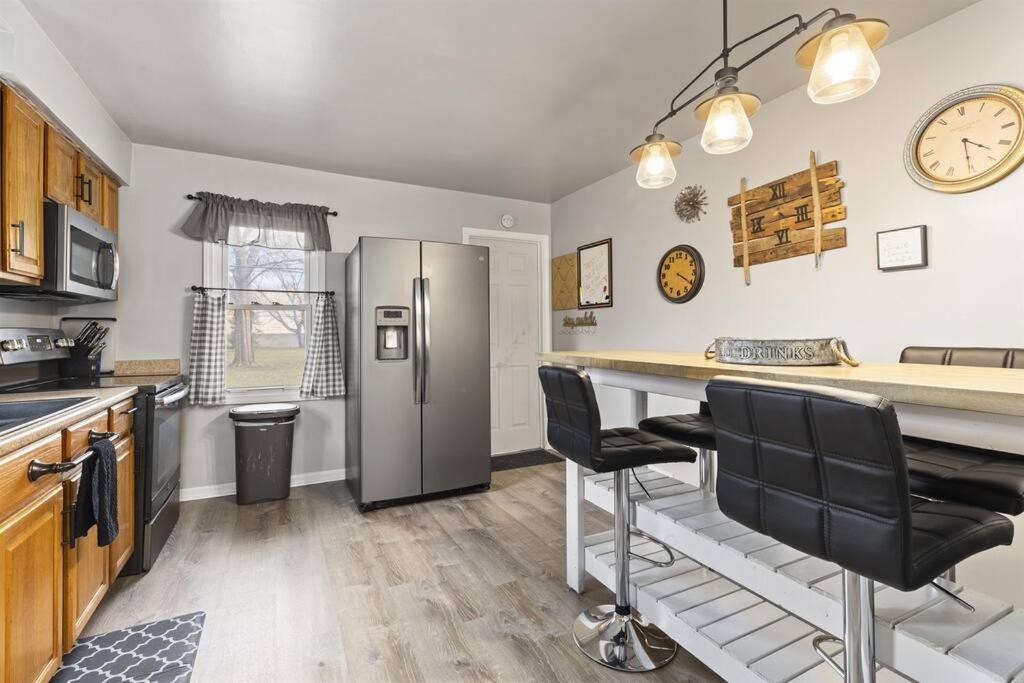 Great Location! Cozy Home with Huge Backyard view 4