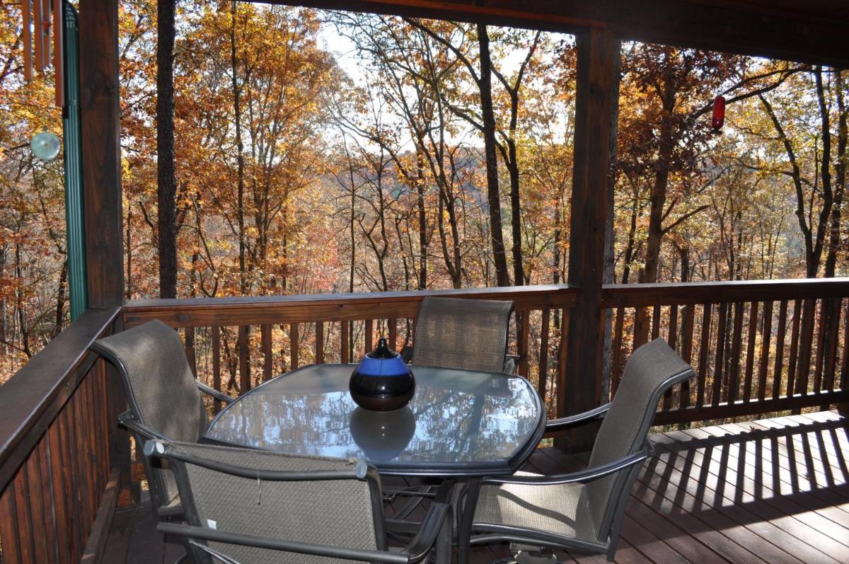 Beautiful Cabin In Forest With Hot Tub! view 2