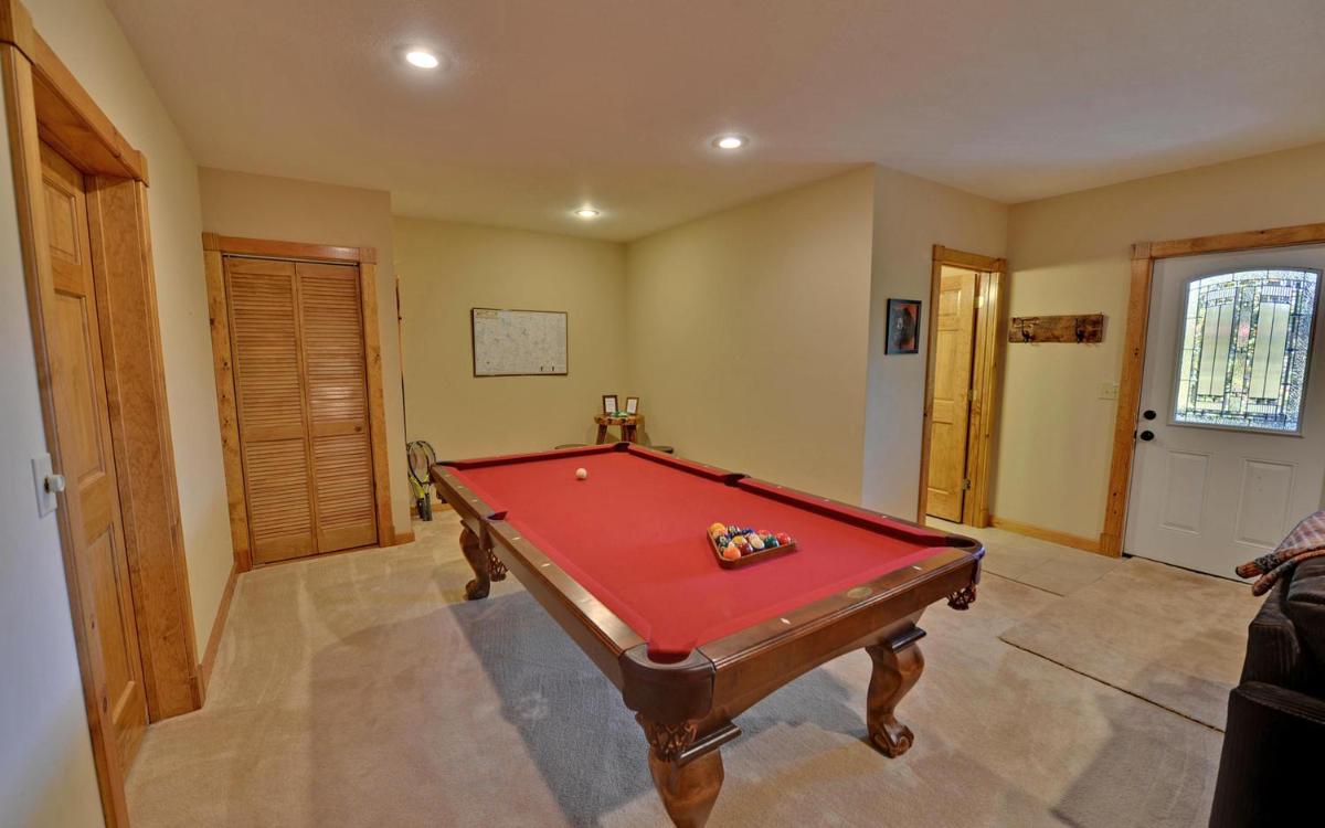 Beautiful Cabin In Forest With Hot Tub! view 4