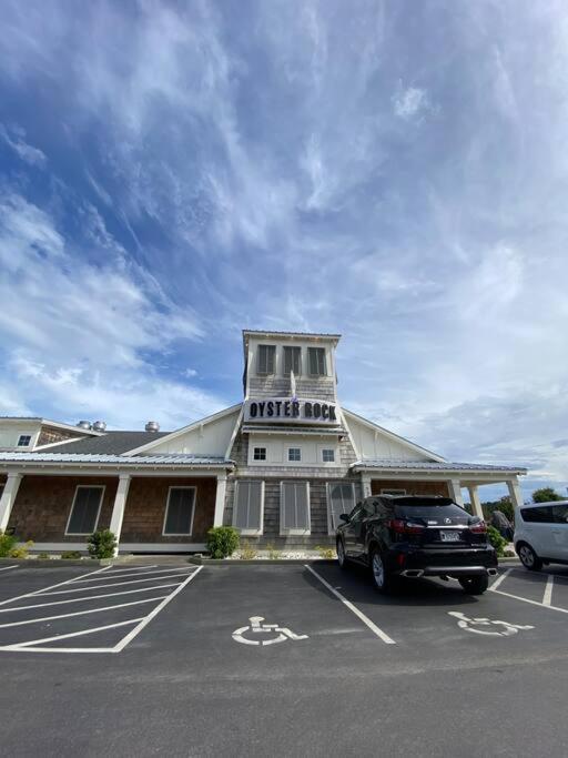 Booking Fast! Golf, Beach, and Relaxation! A Great Place for ALL! view 2