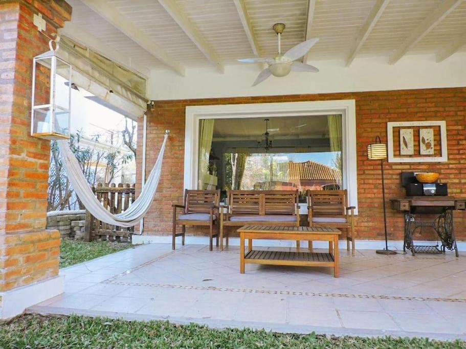 Casa con piscina privada climatizada e iluminada en exclusivo Golf Country Club Campo de Golf de 18 hoyos Piscina cubierta climatiza del club Canchas de fu