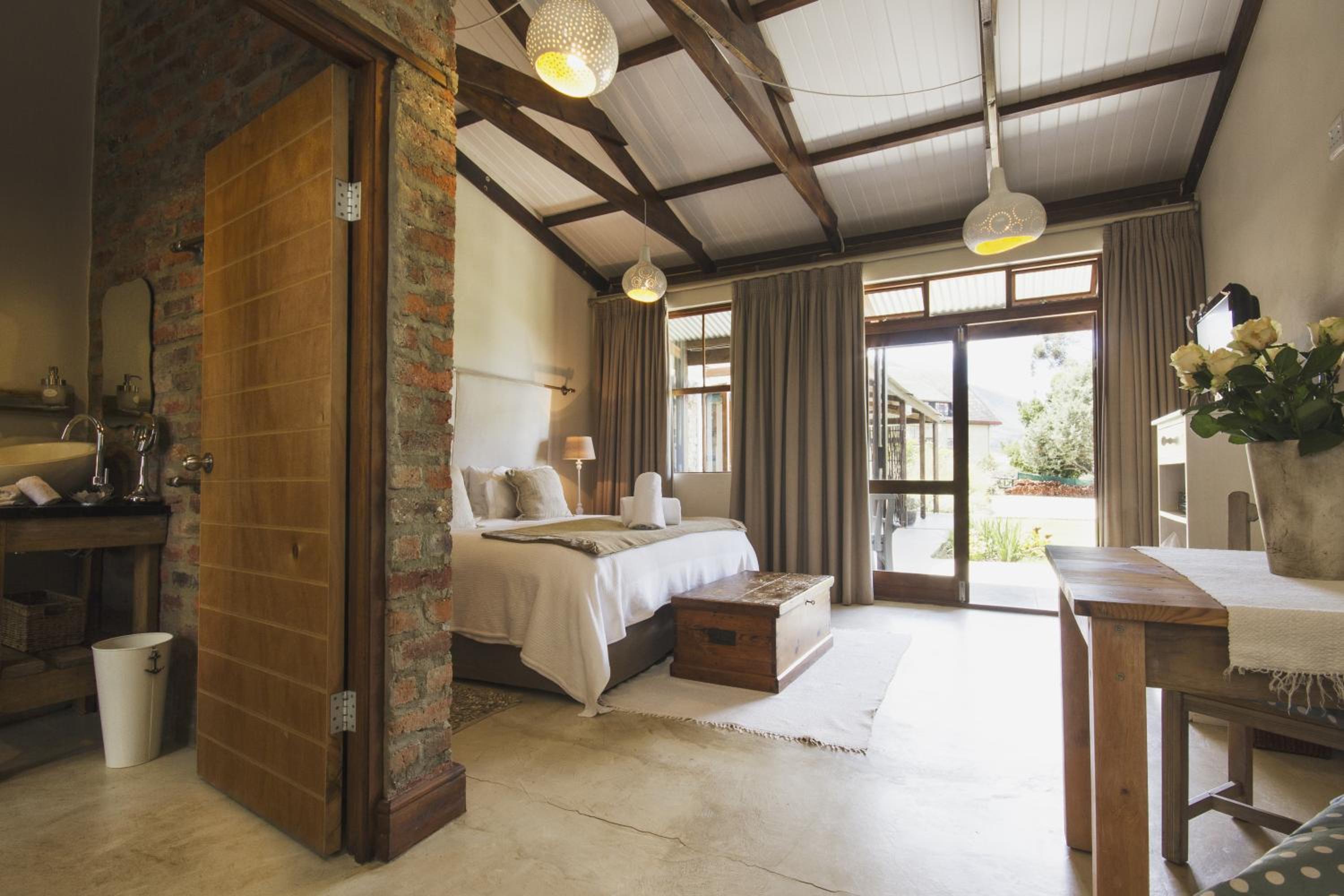 A Hilltop Country Retreat