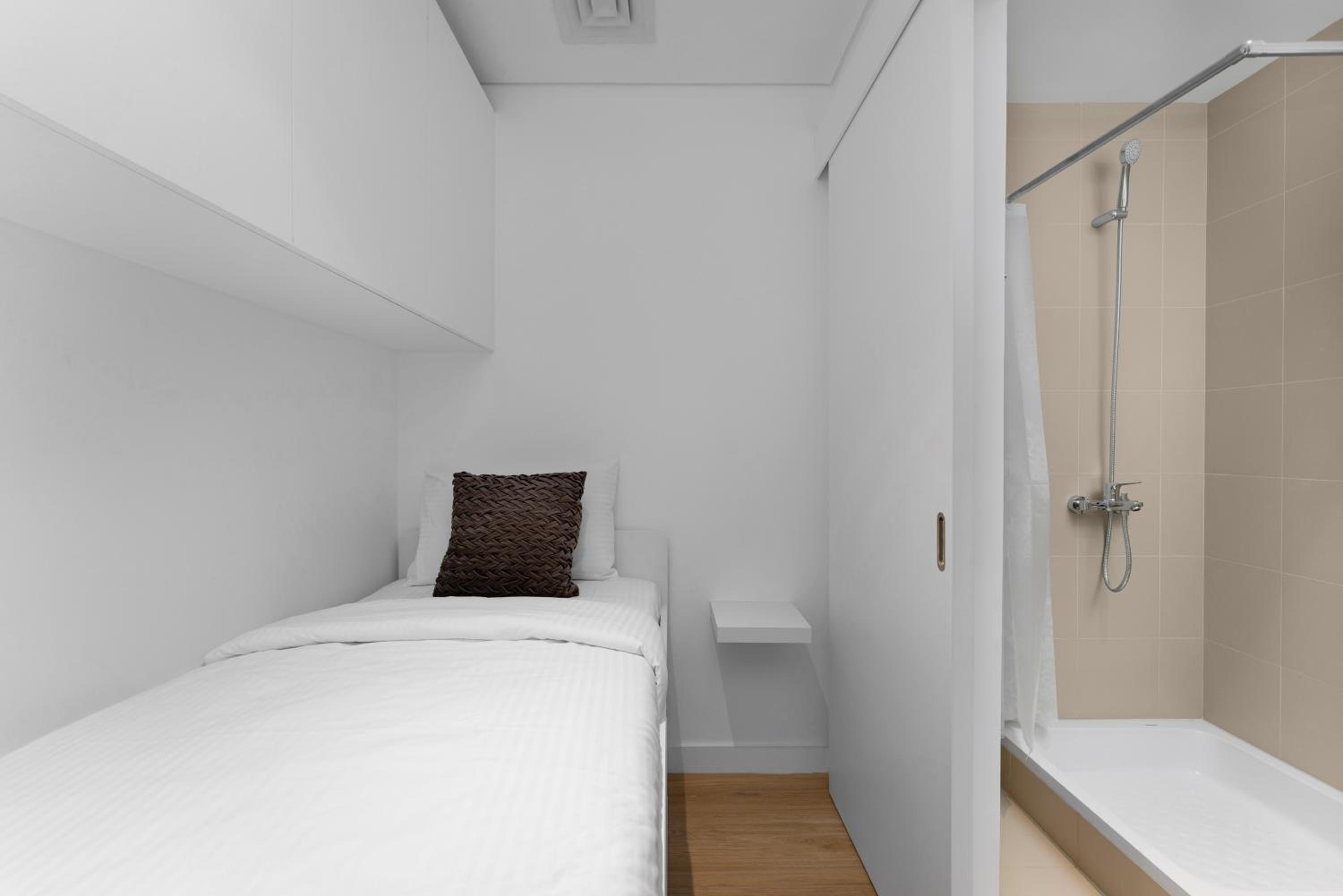 Maison Privee - Deluxe 3BR Apt with Dubai Marina Vws & Beach Access