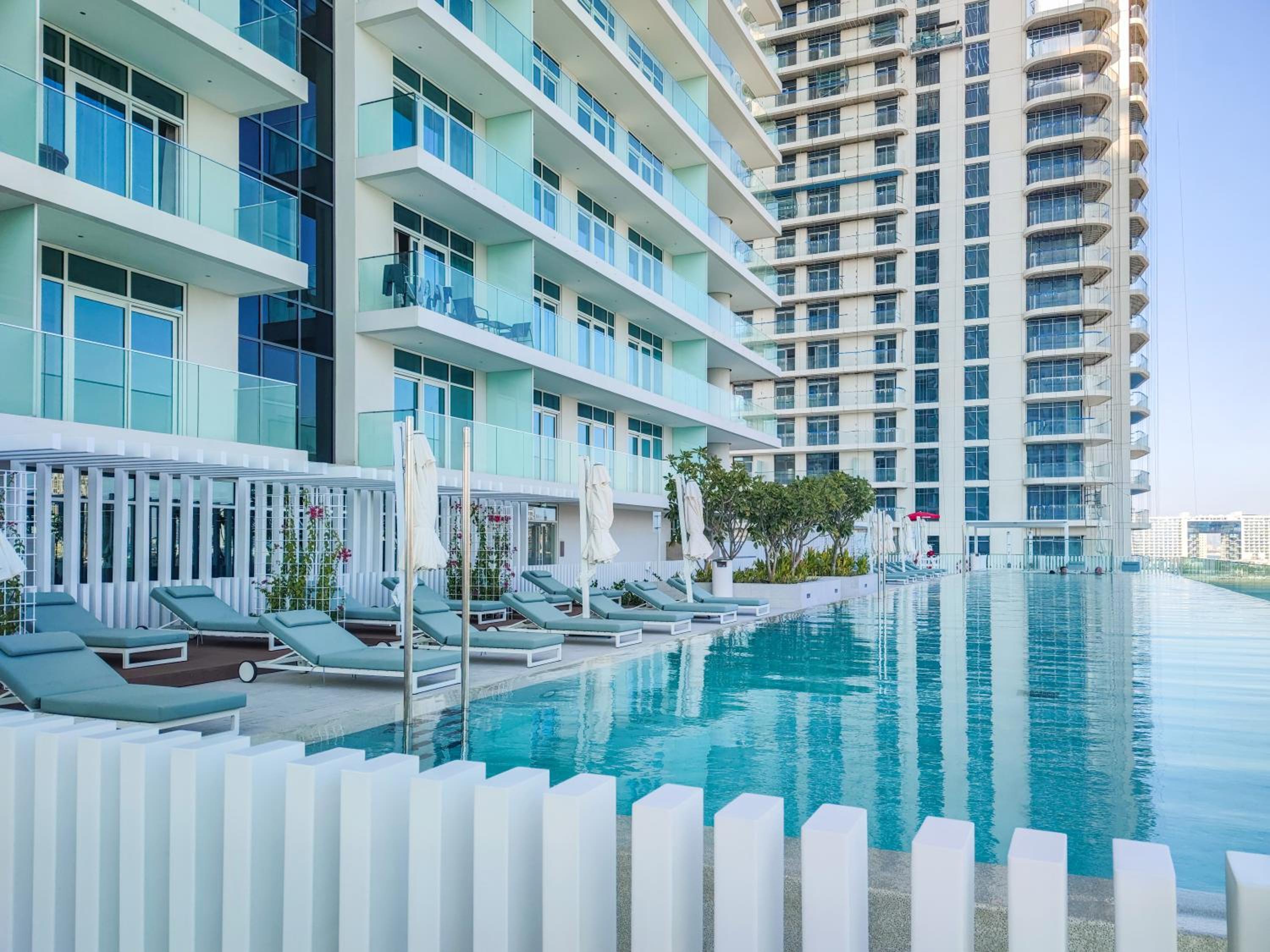 Maison Privee - Deluxe 3BR Apt with Dubai Marina Vws & Beach Access
