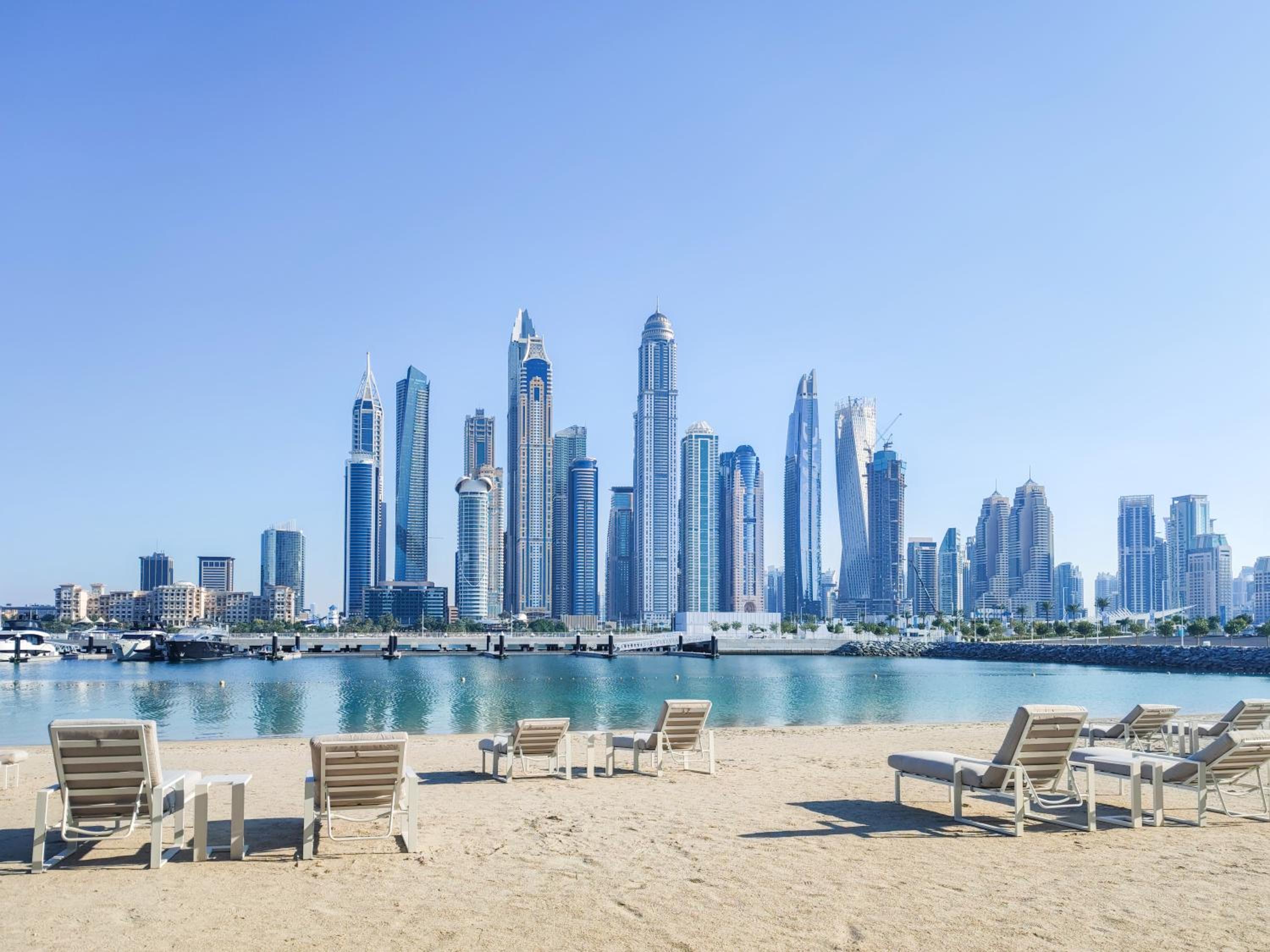 Maison Privee - Deluxe 3BR Apt with Dubai Marina Vws & Beach Access