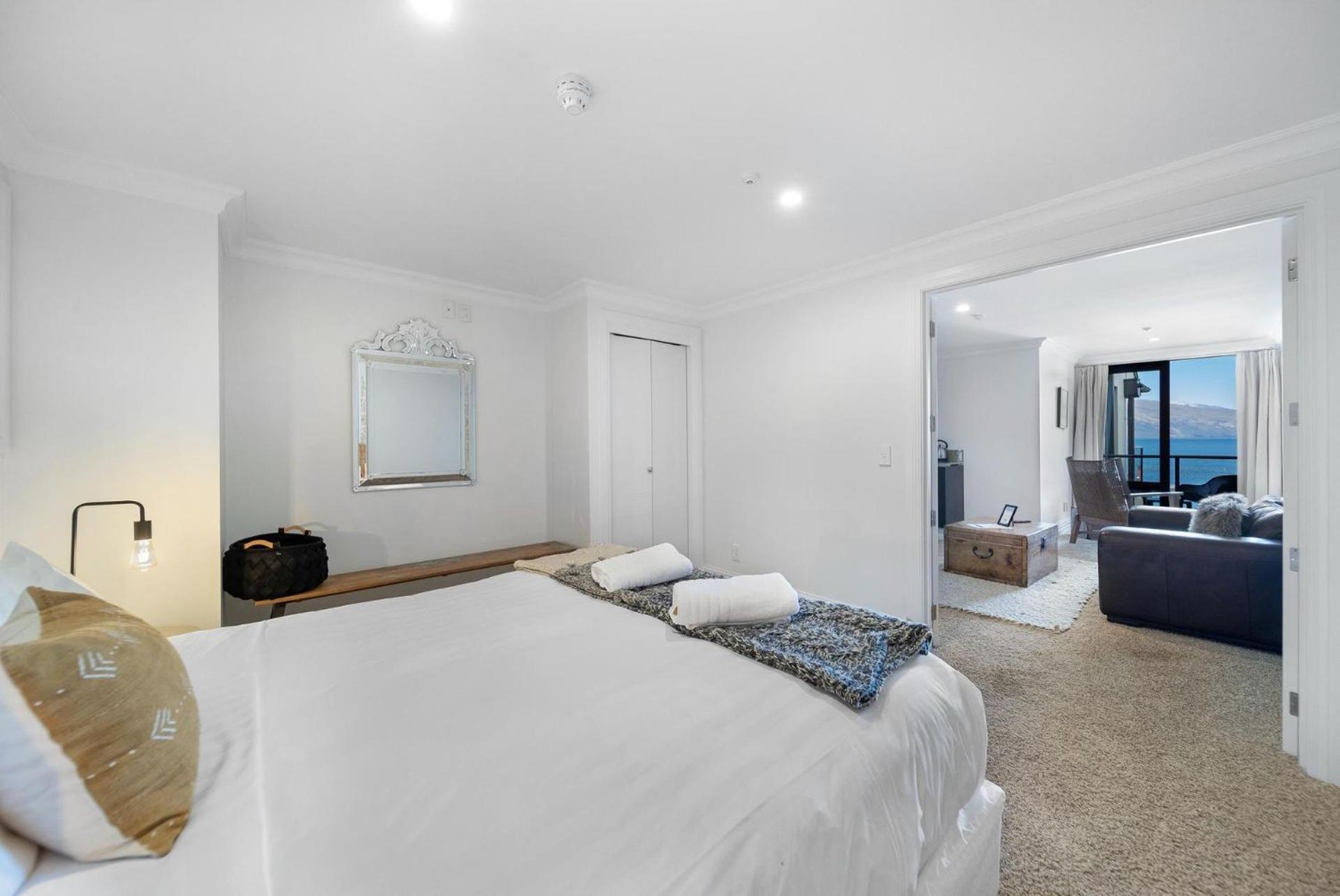 Beacon Lakeside Luxury 908 - 3 Bedroom view 3