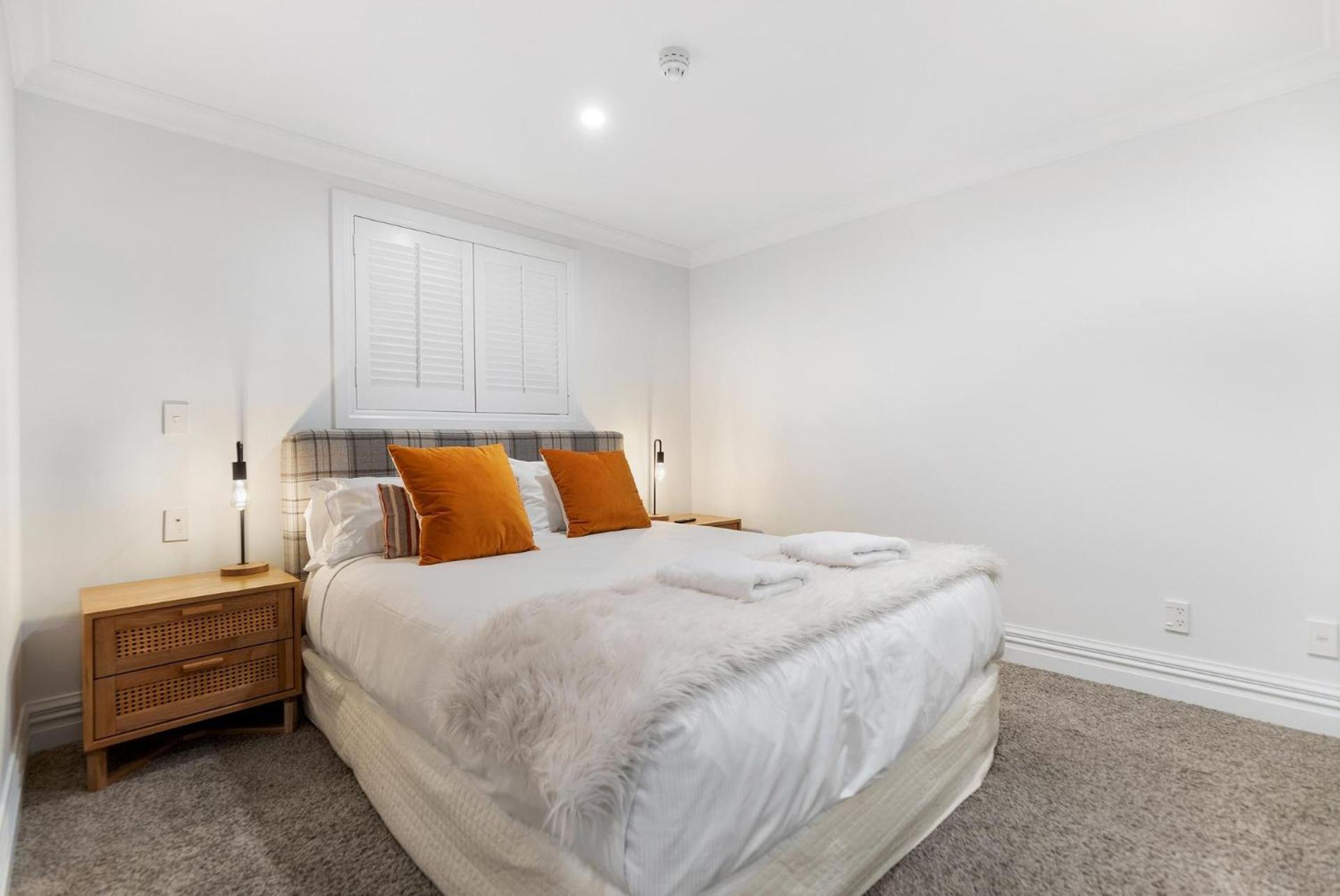 Beacon Lakeside Luxury 908 - 3 Bedroom view 5