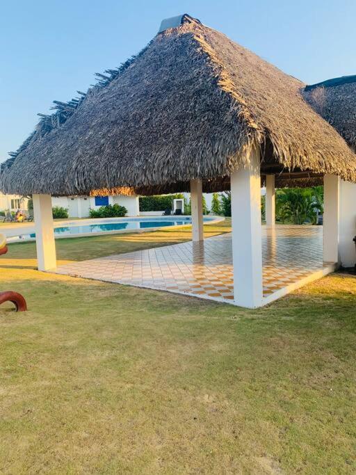 Enjoy a beautiful beach house in Panamá