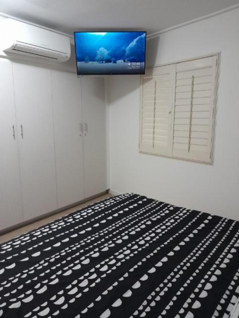 Water View. 1bedroom Sleeps 2. WI-FI, Wash Machine