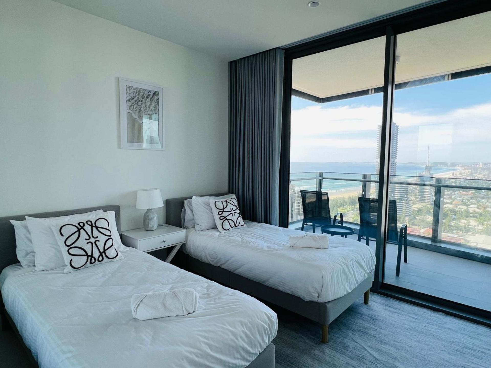 Signature Broadbeach Ocean Views Apartment - CoastHM