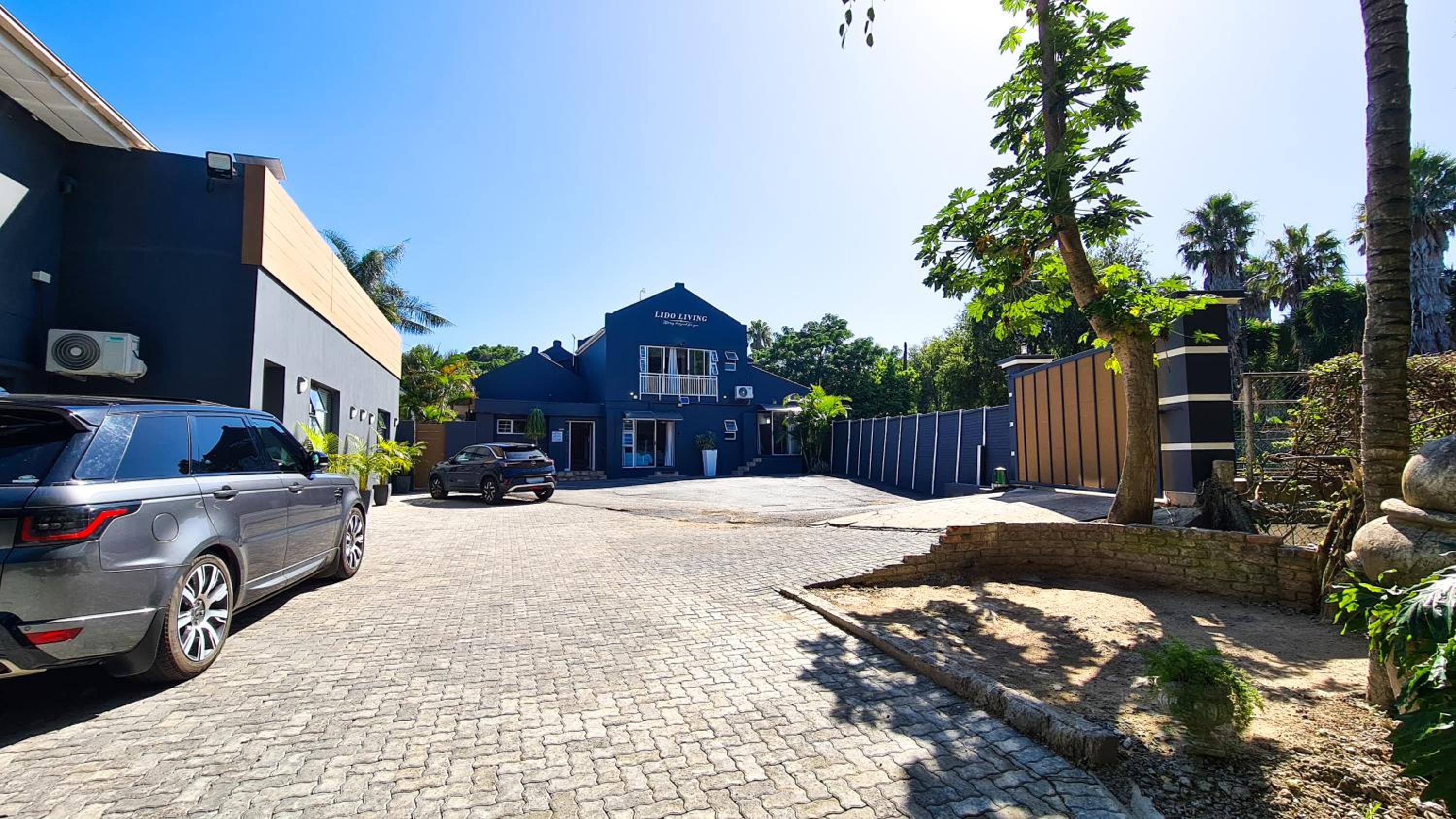 Hotel Lido Living - Image 1