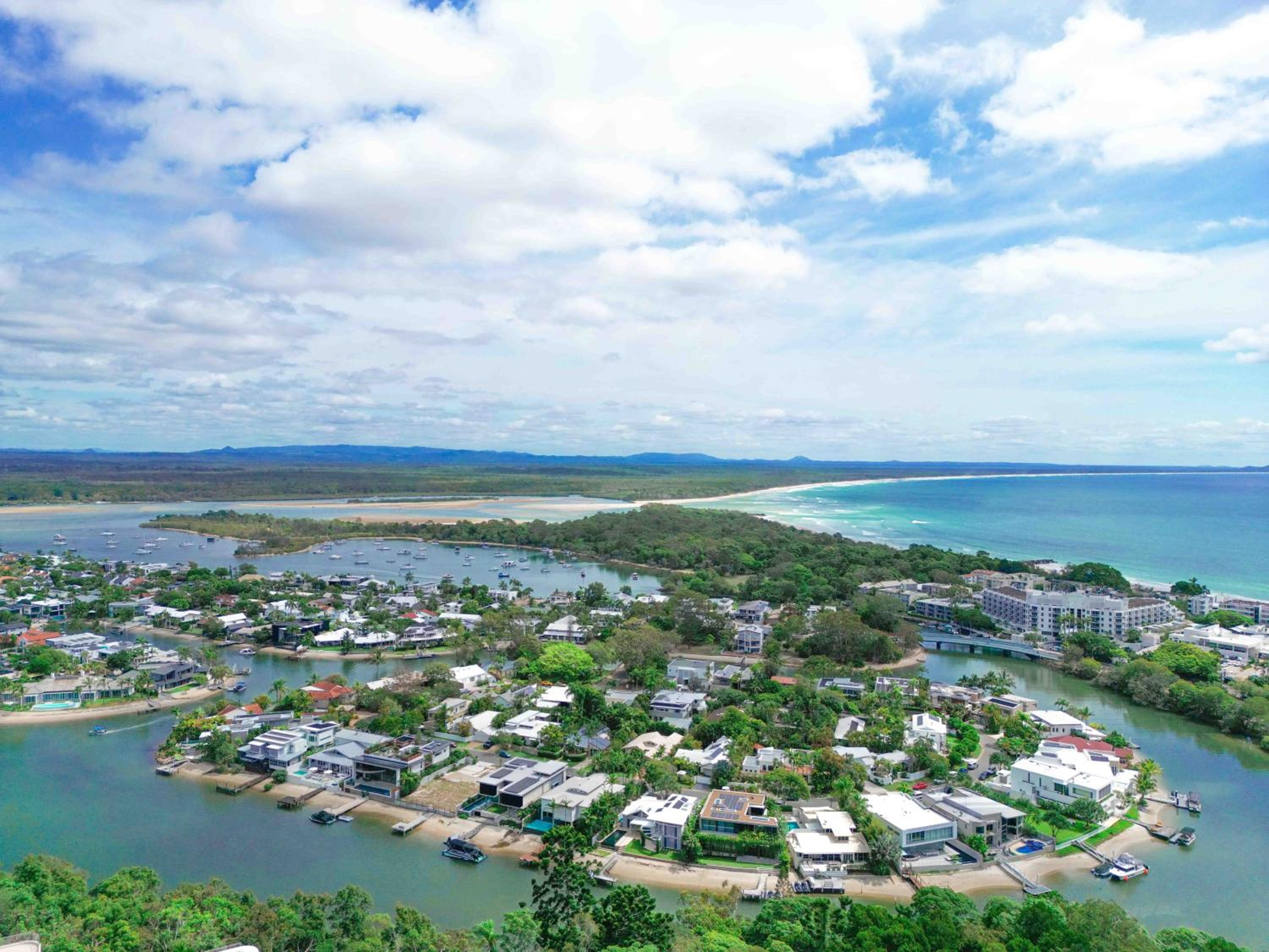 Noosa Crest Penthouse 40 - Private Rooftop Pool
