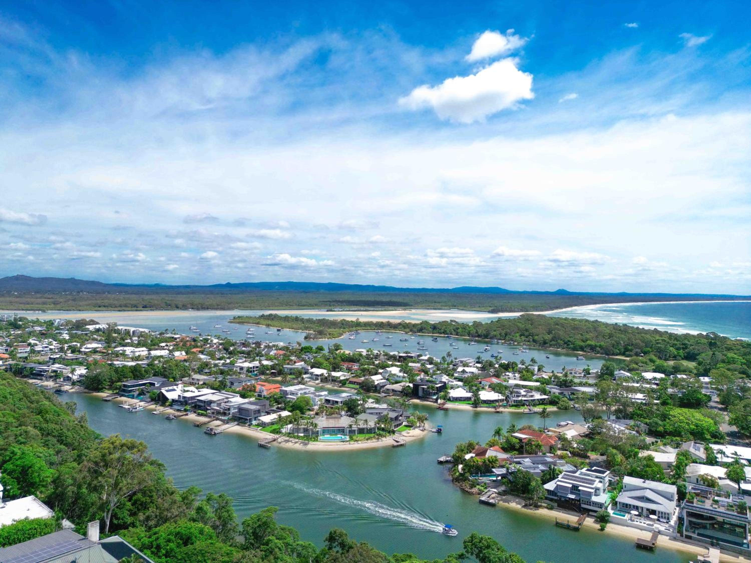 Noosa Crest Penthouse 40 - Private Rooftop Pool