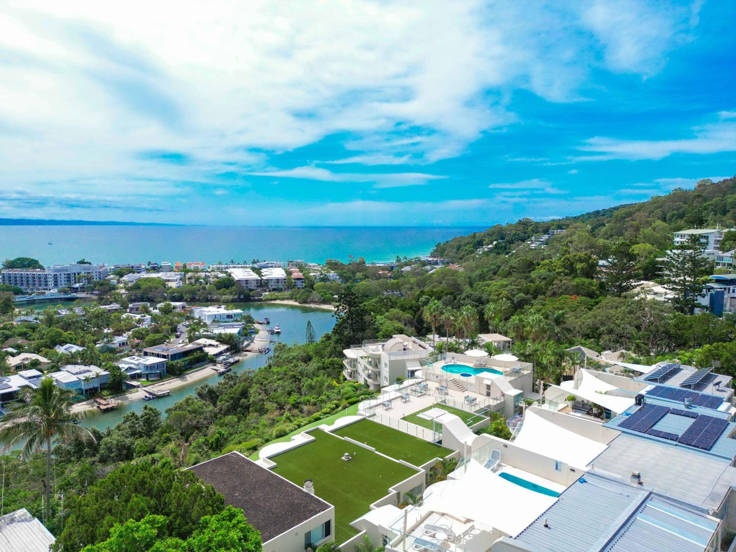 Noosa Crest Penthouse 40 - Private Rooftop Pool
