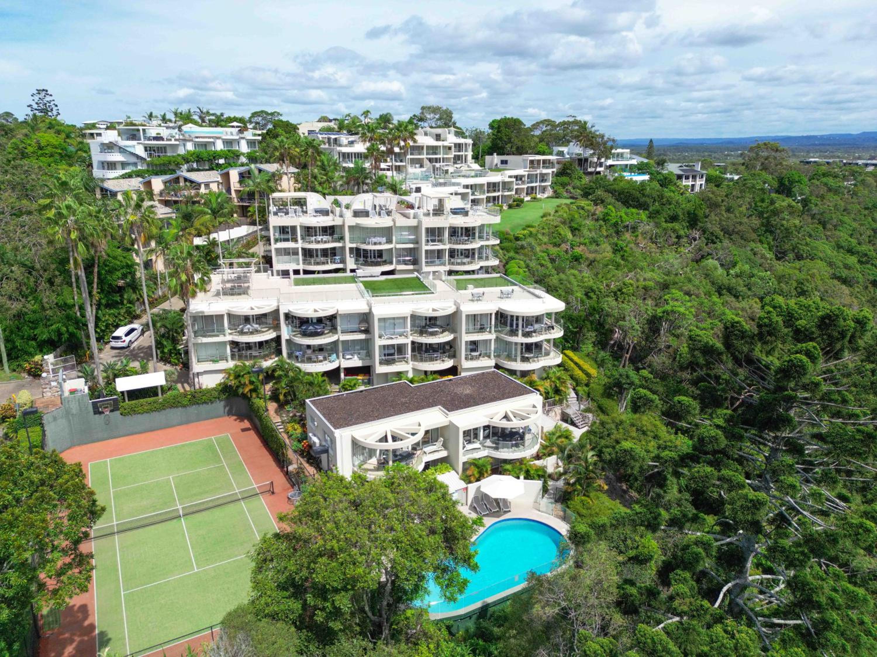 Noosa Crest Luxury Ocean View Apartment 32