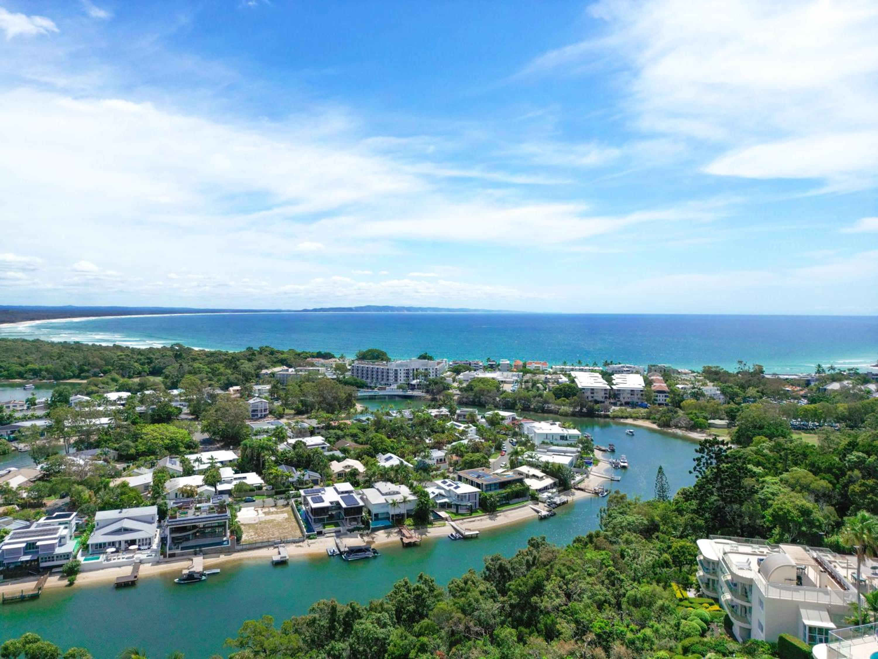 Noosa Crest Luxury Ocean View Apartment 32