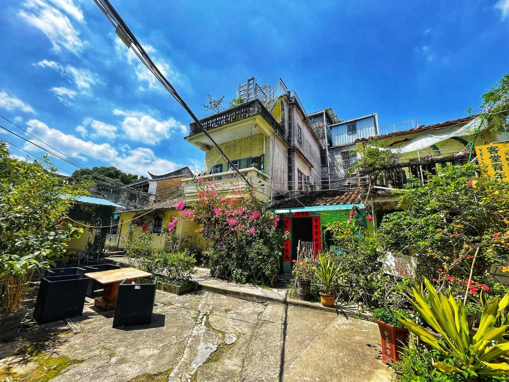 Yellow House Hostel Huizhou West Lake view 3