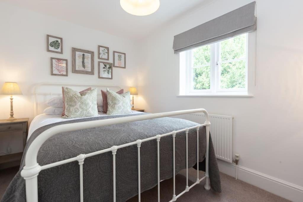 Oxfordshire Living - The Henrietta Cottage - Woodstock view 4