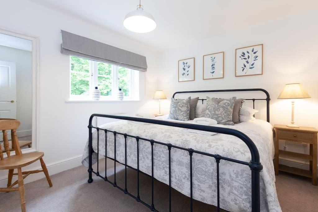 Oxfordshire Living - The Henrietta Cottage - Woodstock view 3