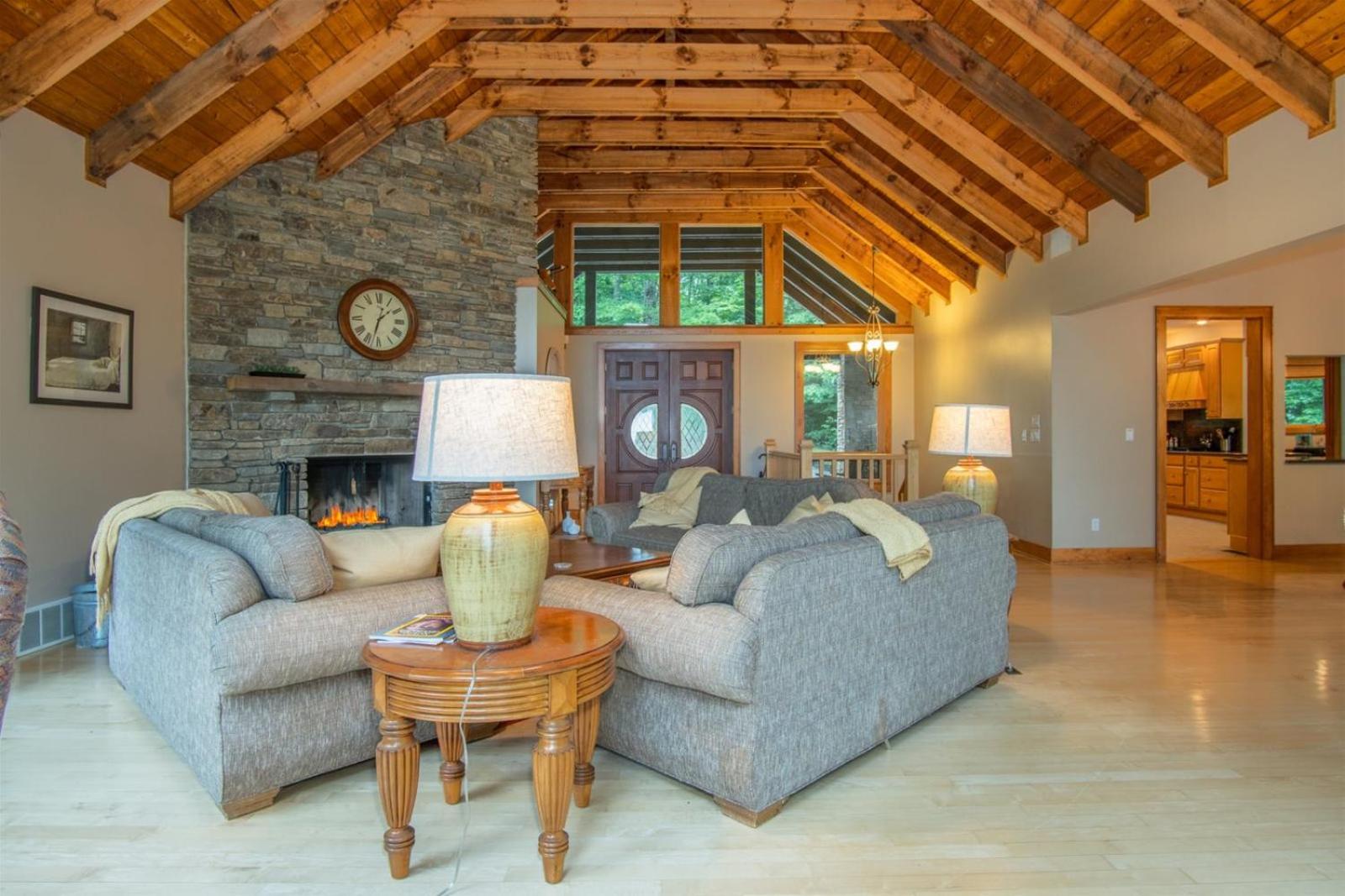 Dupont Mountain Lodge