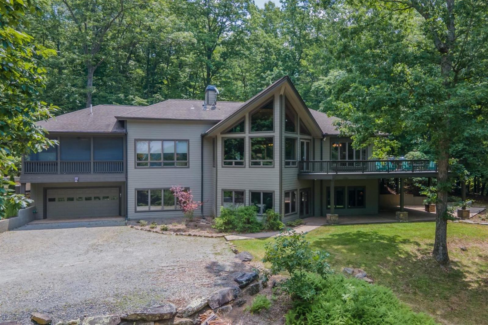 Dupont Mountain Lodge
