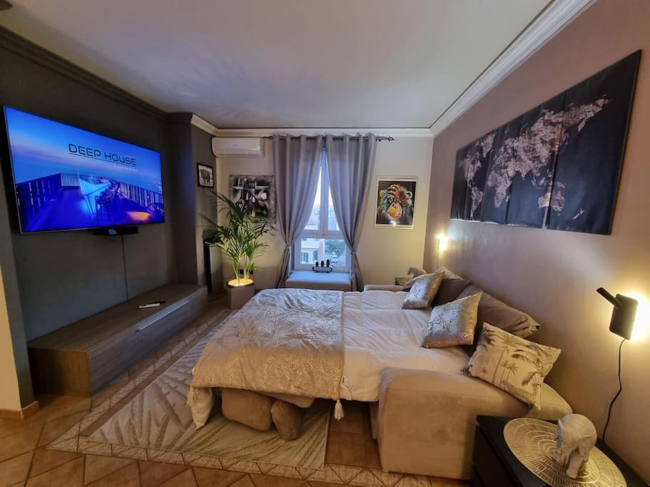 hotel room
