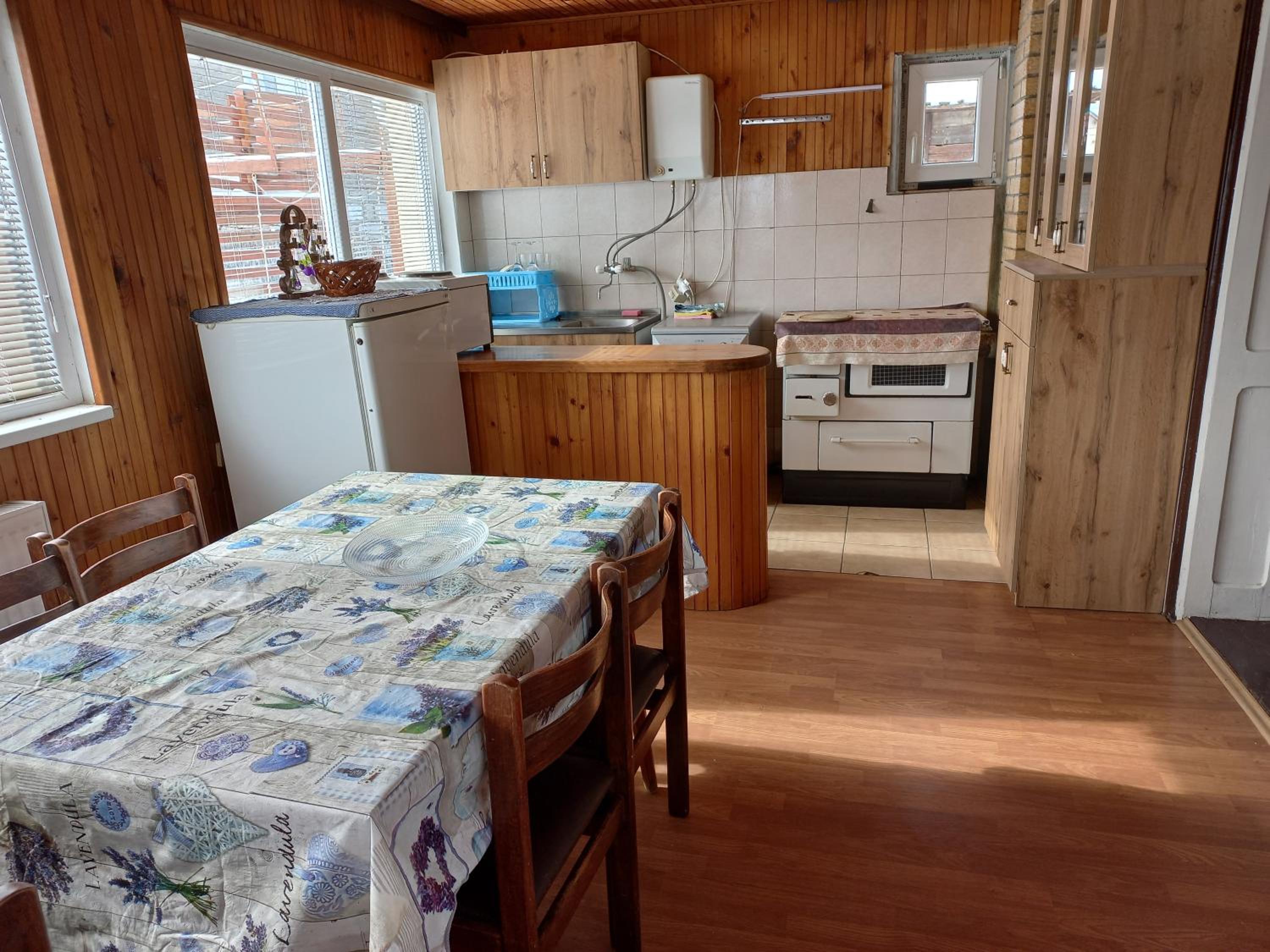 Kuća u selu sa bazenom i teniskim terenom za aktivan odmor