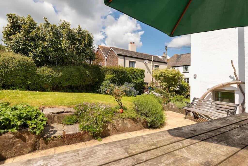 18th Century Primrose Cottage in Chillington nr sea view 3