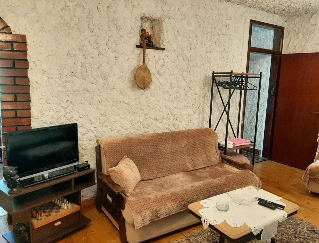 Sailor's Rustic House view 3