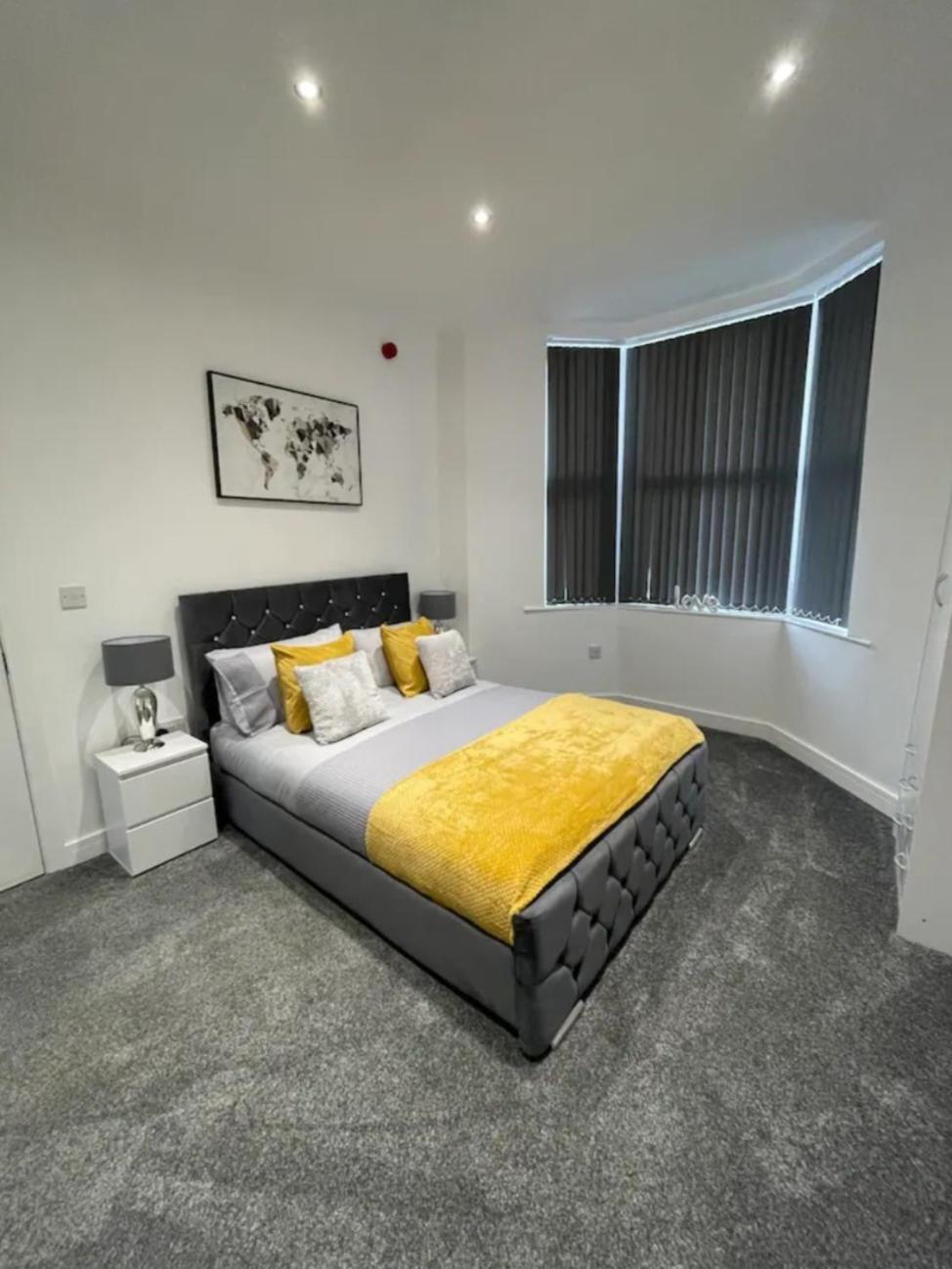 Newly Refurbished Clarendon Apartments, Free WIFI, Parking view 4