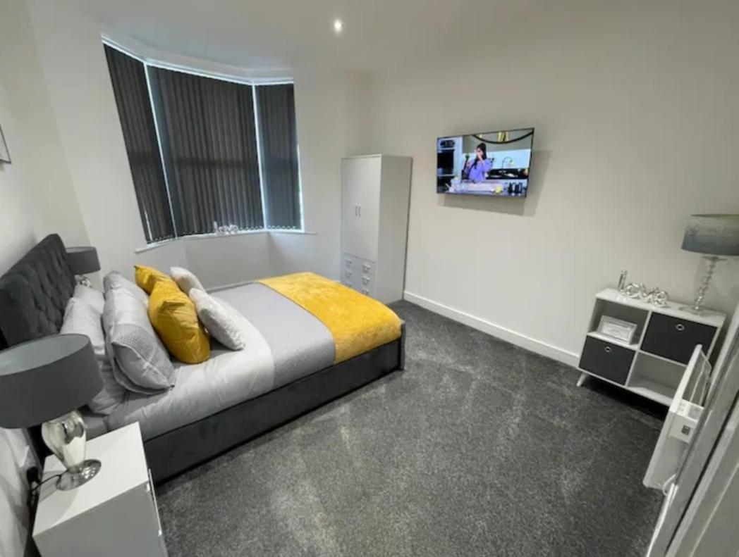 Newly Refurbished Clarendon Apartments, Free WIFI, Parking view 5