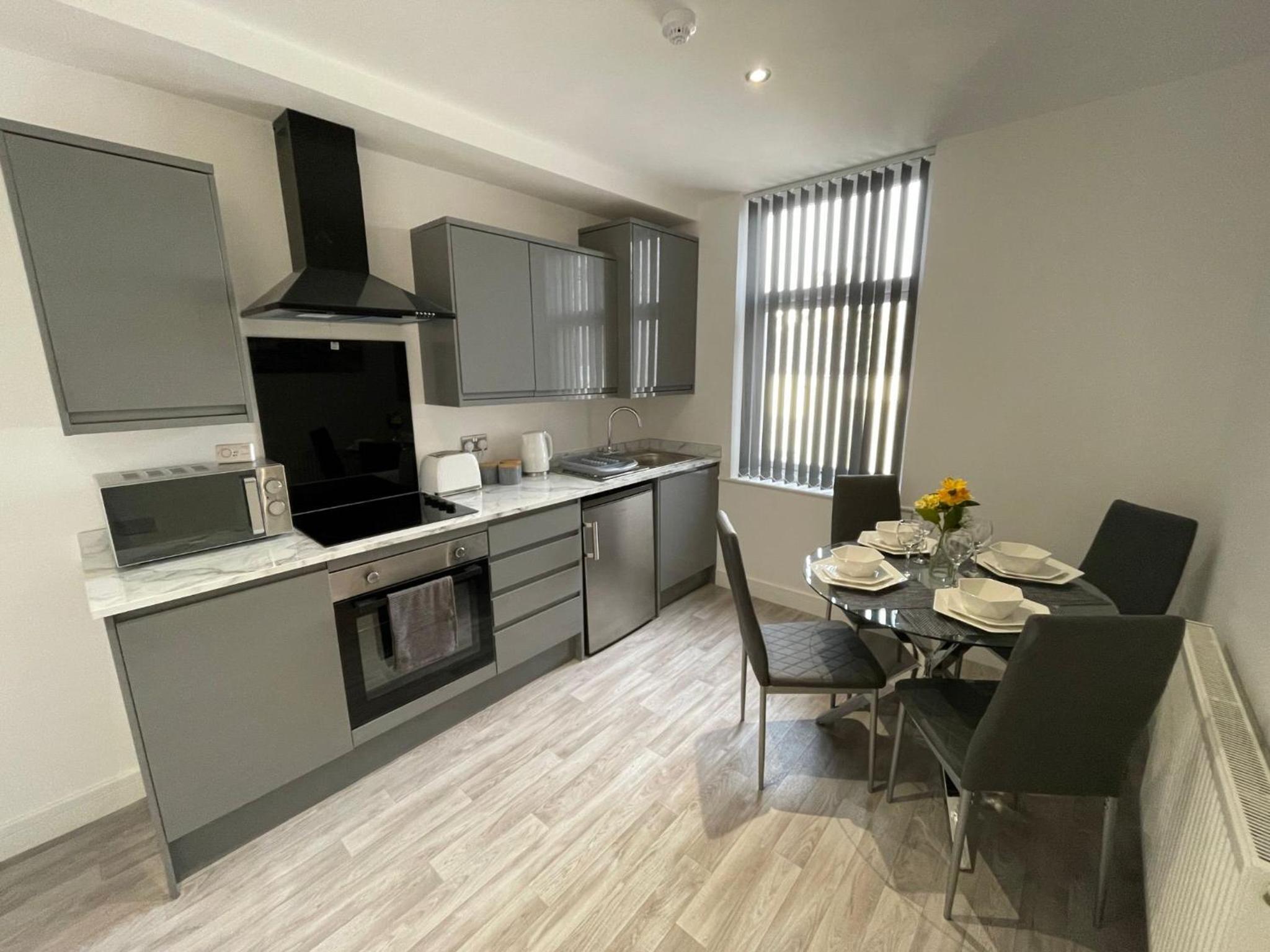 Newly Refurbished Clarendon Apartments, Free WIFI, Parking view 2