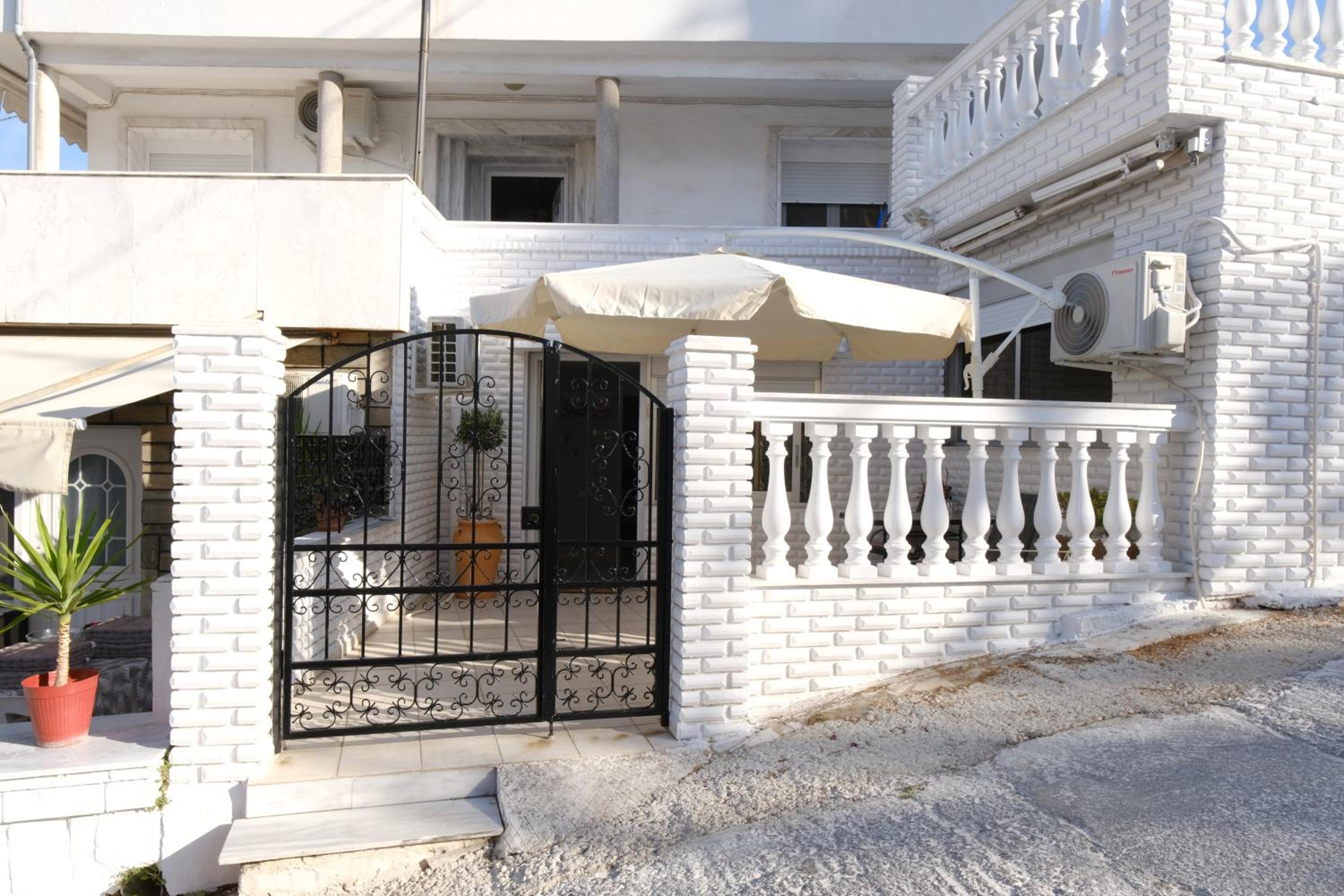 CHEZ KYRIAKI