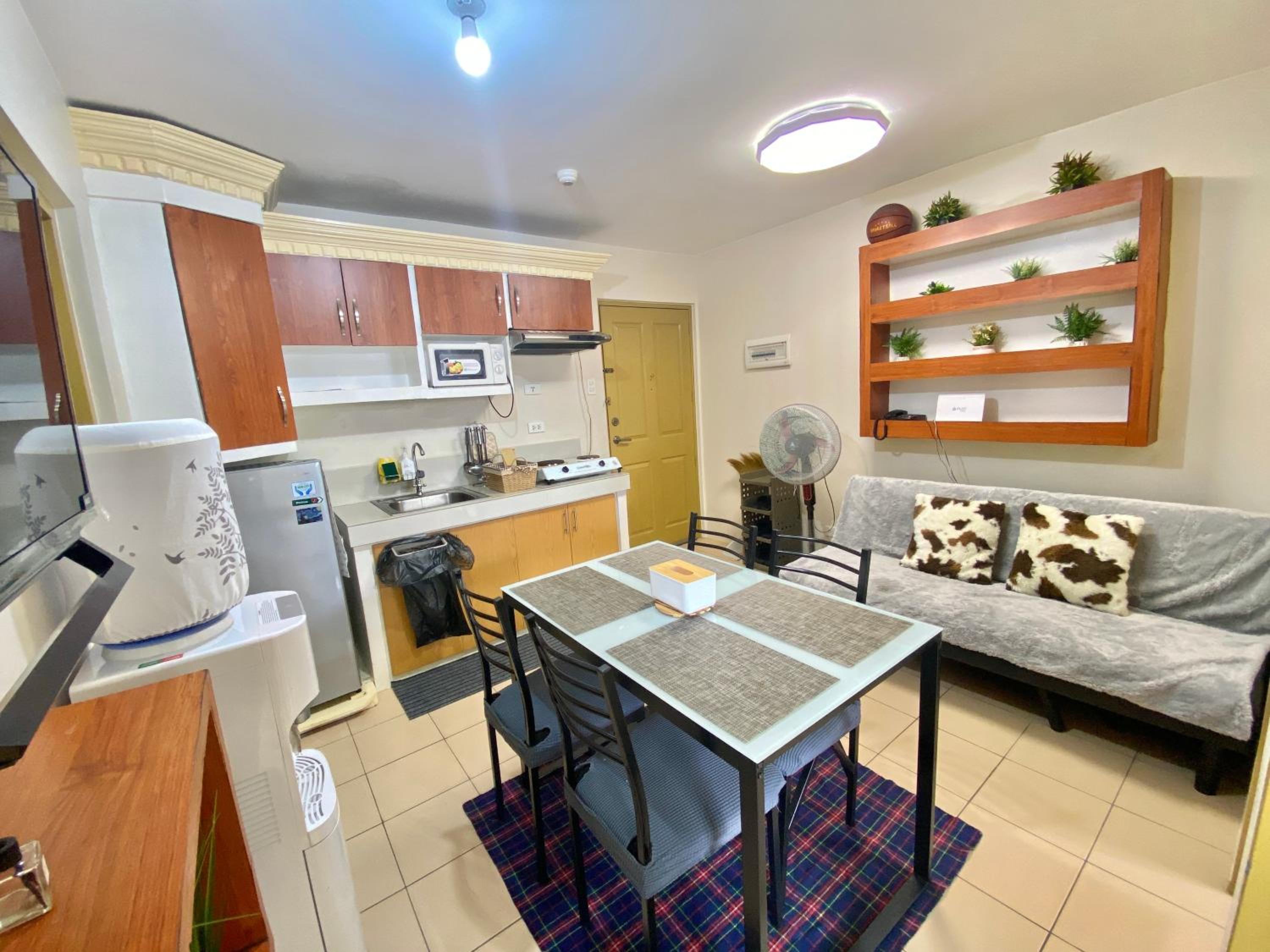 2BR within the heart of the City with WIFI and Netflix view 3