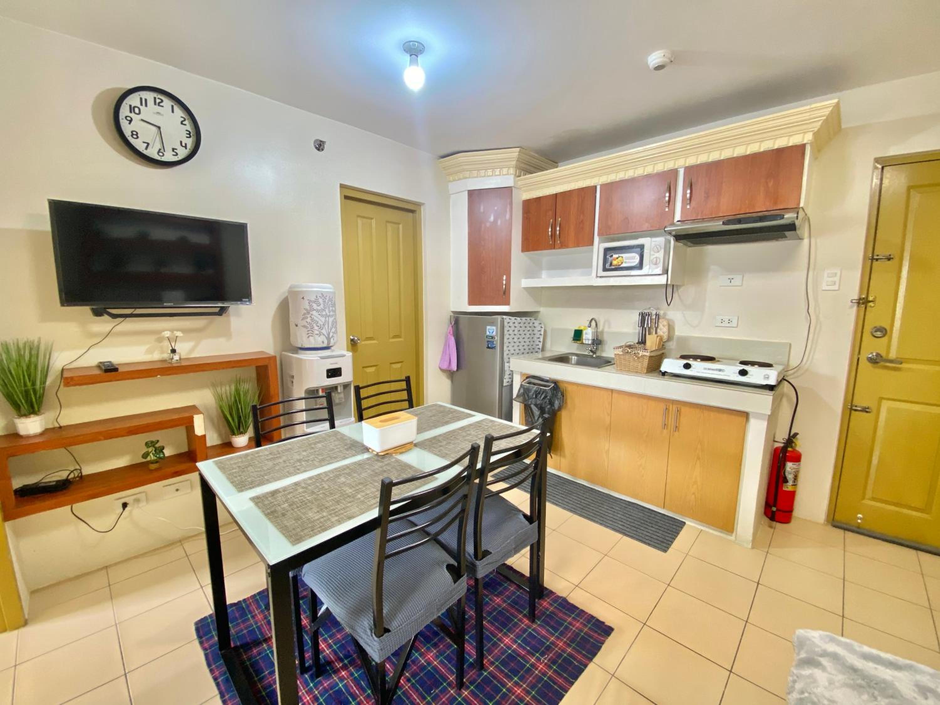 2BR within the heart of the City with WIFI and Netflix view 5