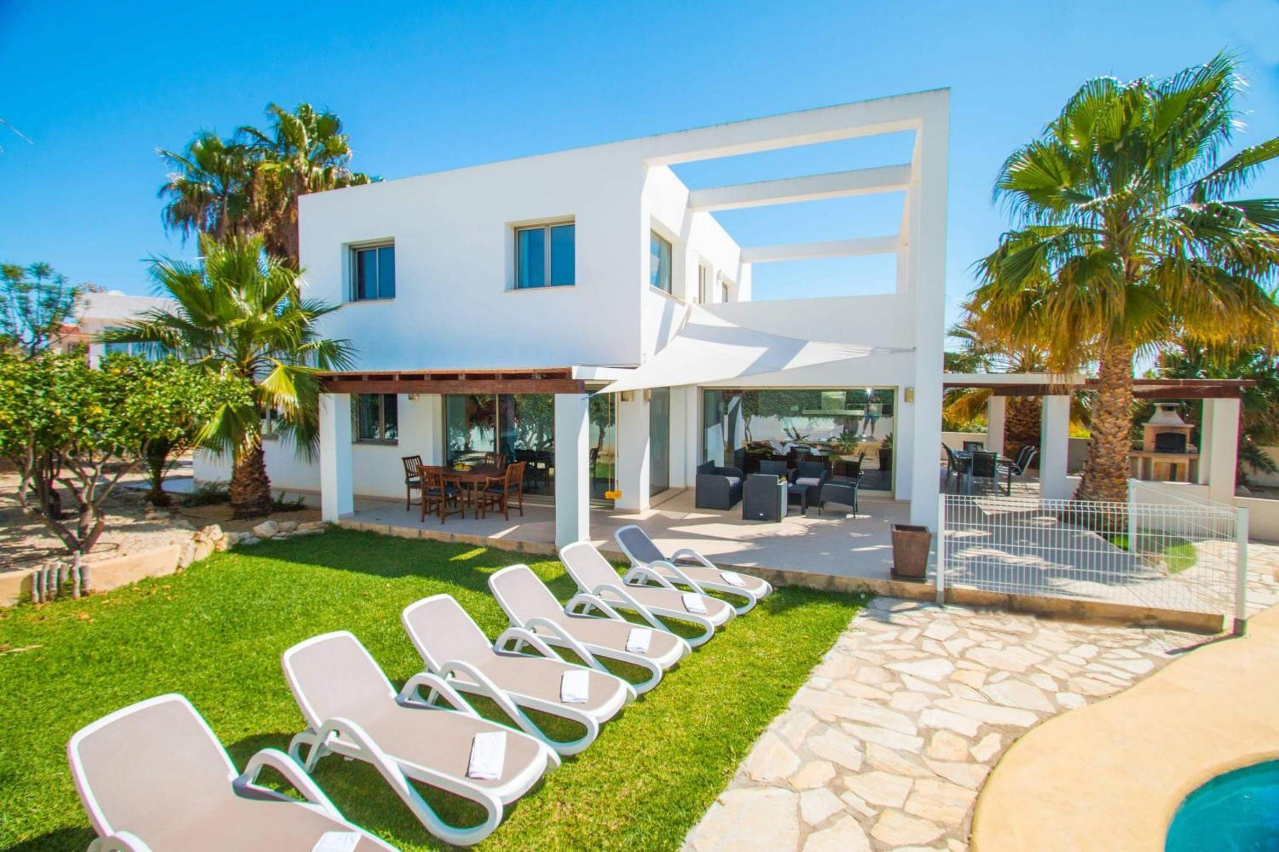 Villa Athos - PlusHolidays view 3