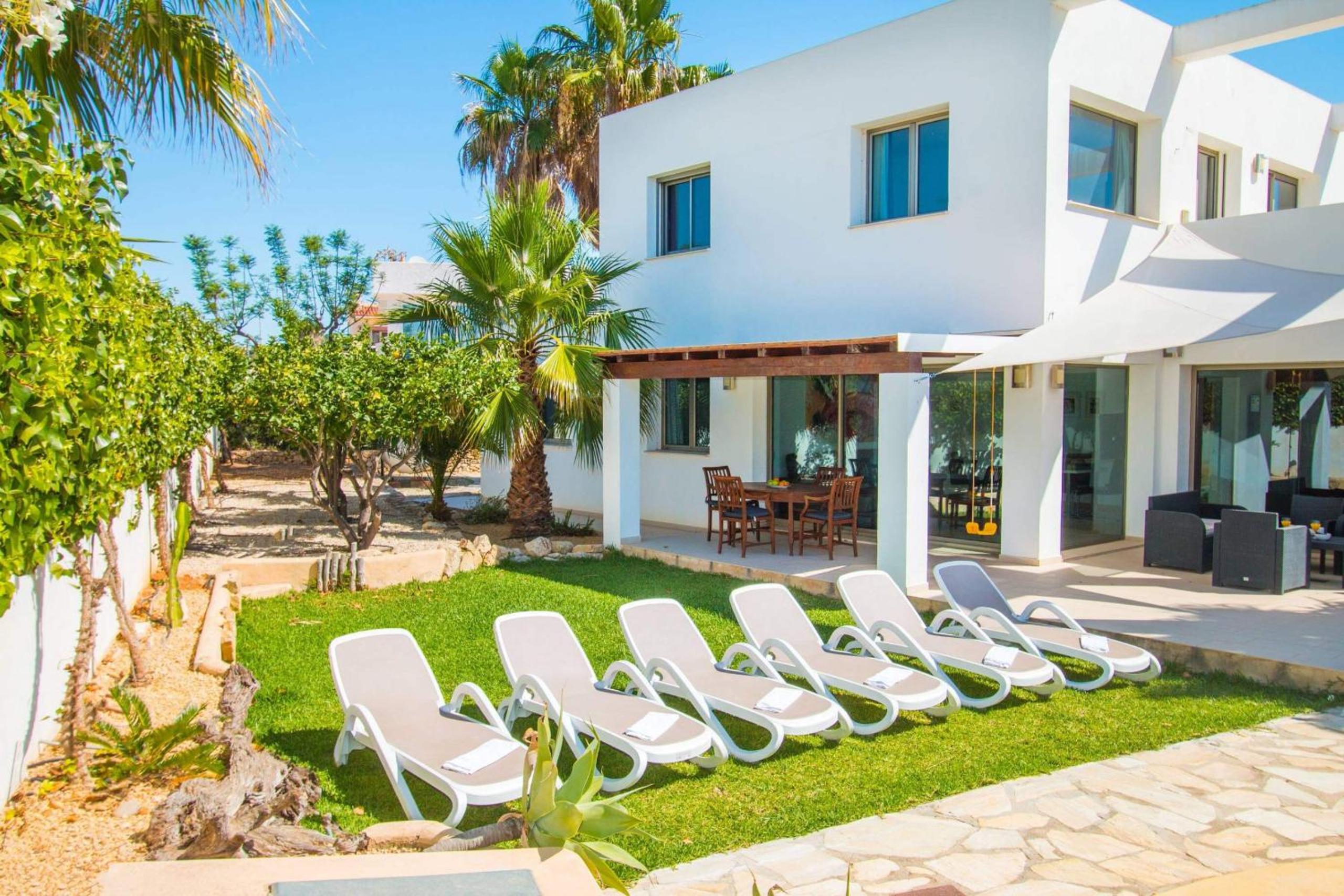 Villa Athos - PlusHolidays view 4