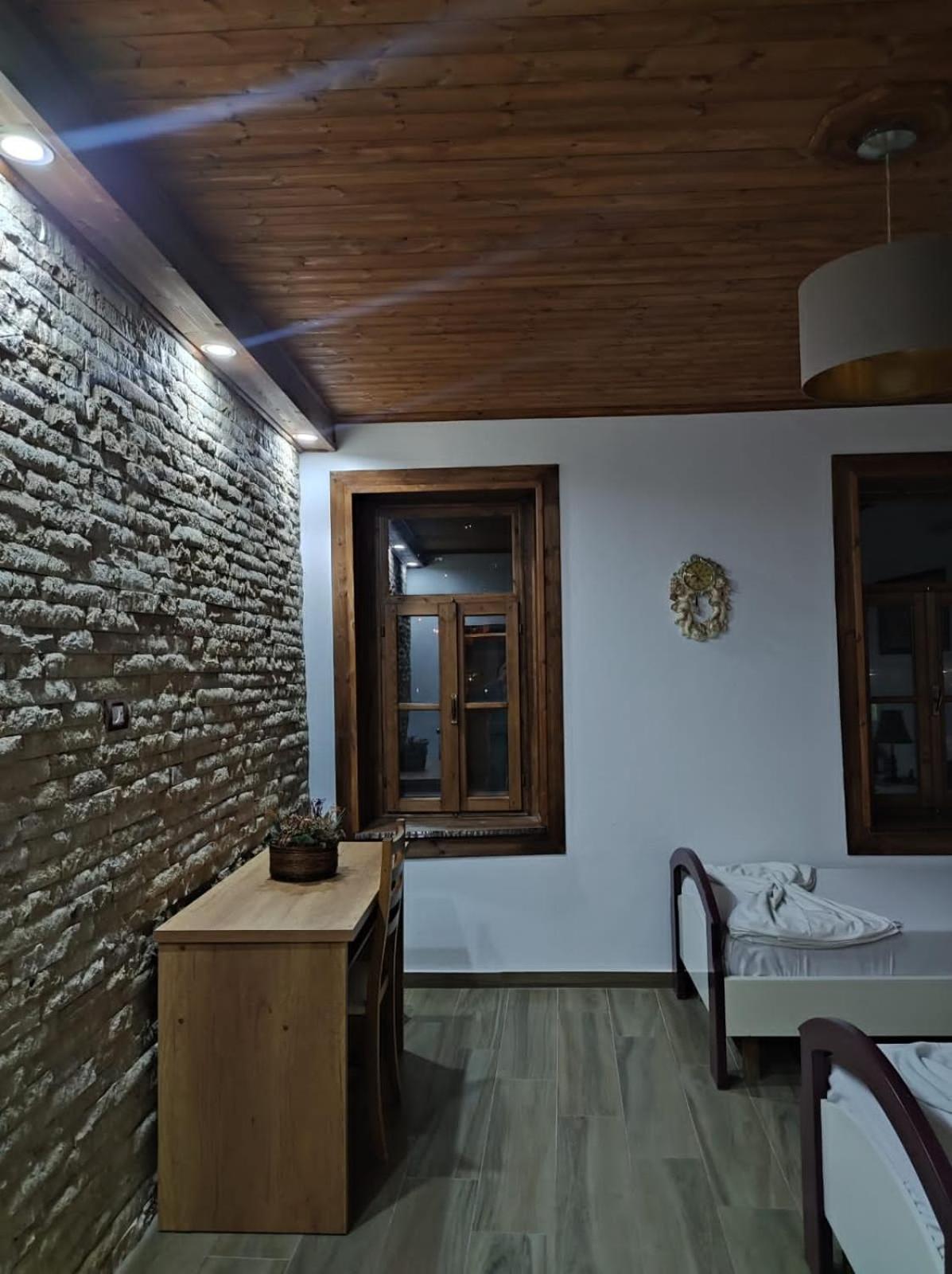 Eni entire guesthouse parking on site