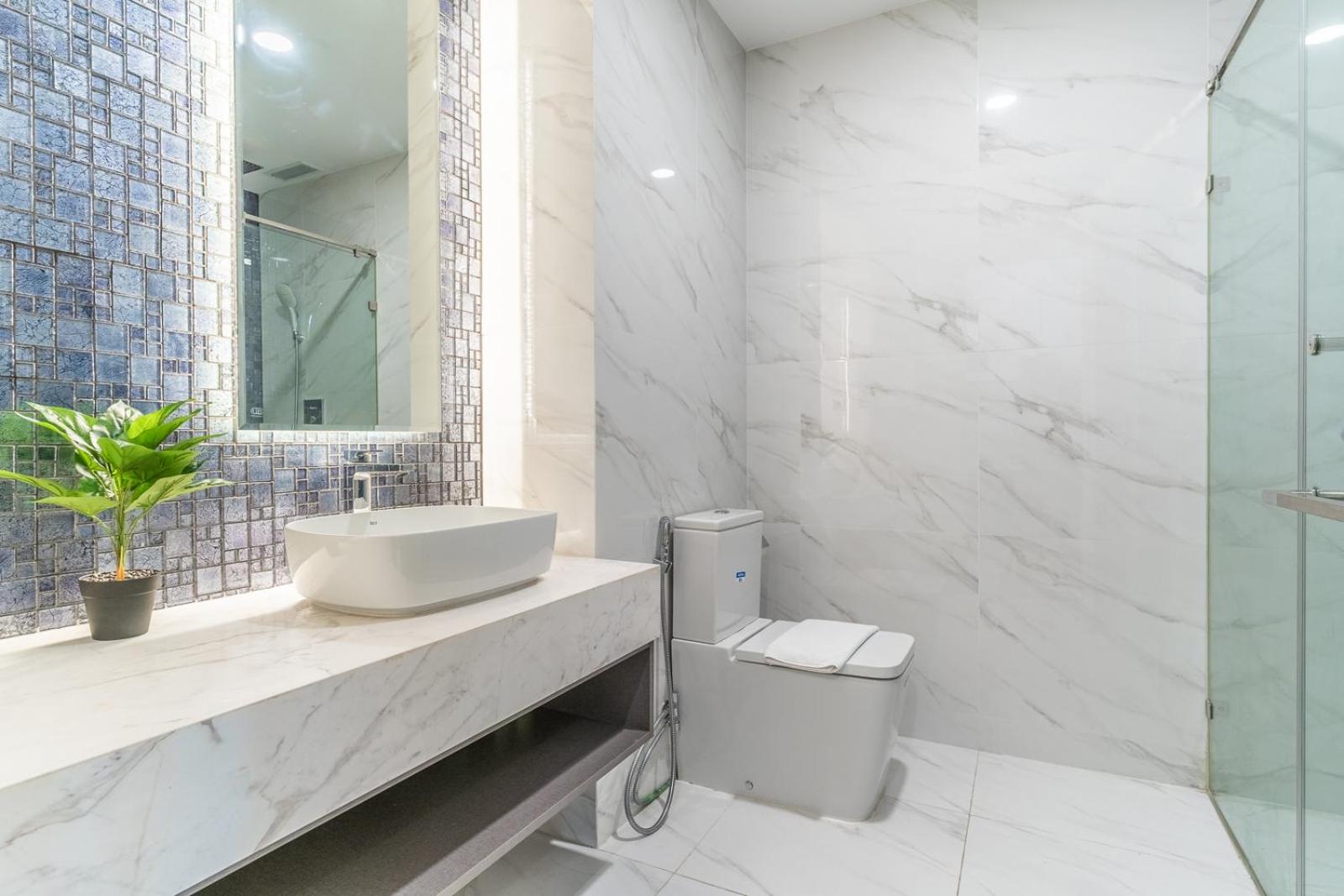 De Lux Central D1 next Hyatt, Opera House, Ben Thanh, Pool,Gym