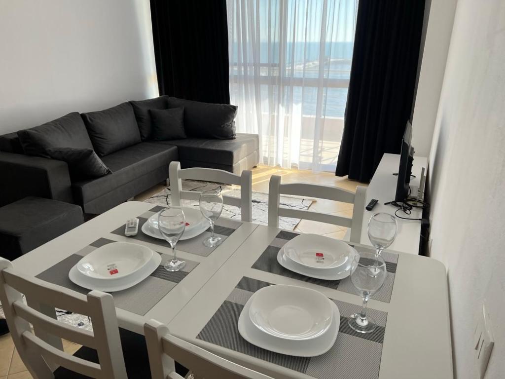 Sea View-Sunlit Coast Apartment Durrës photo 2