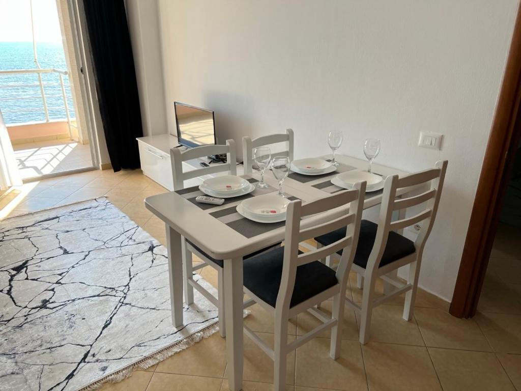 Sea View-Sunlit Coast Apartment Durrës photo 4