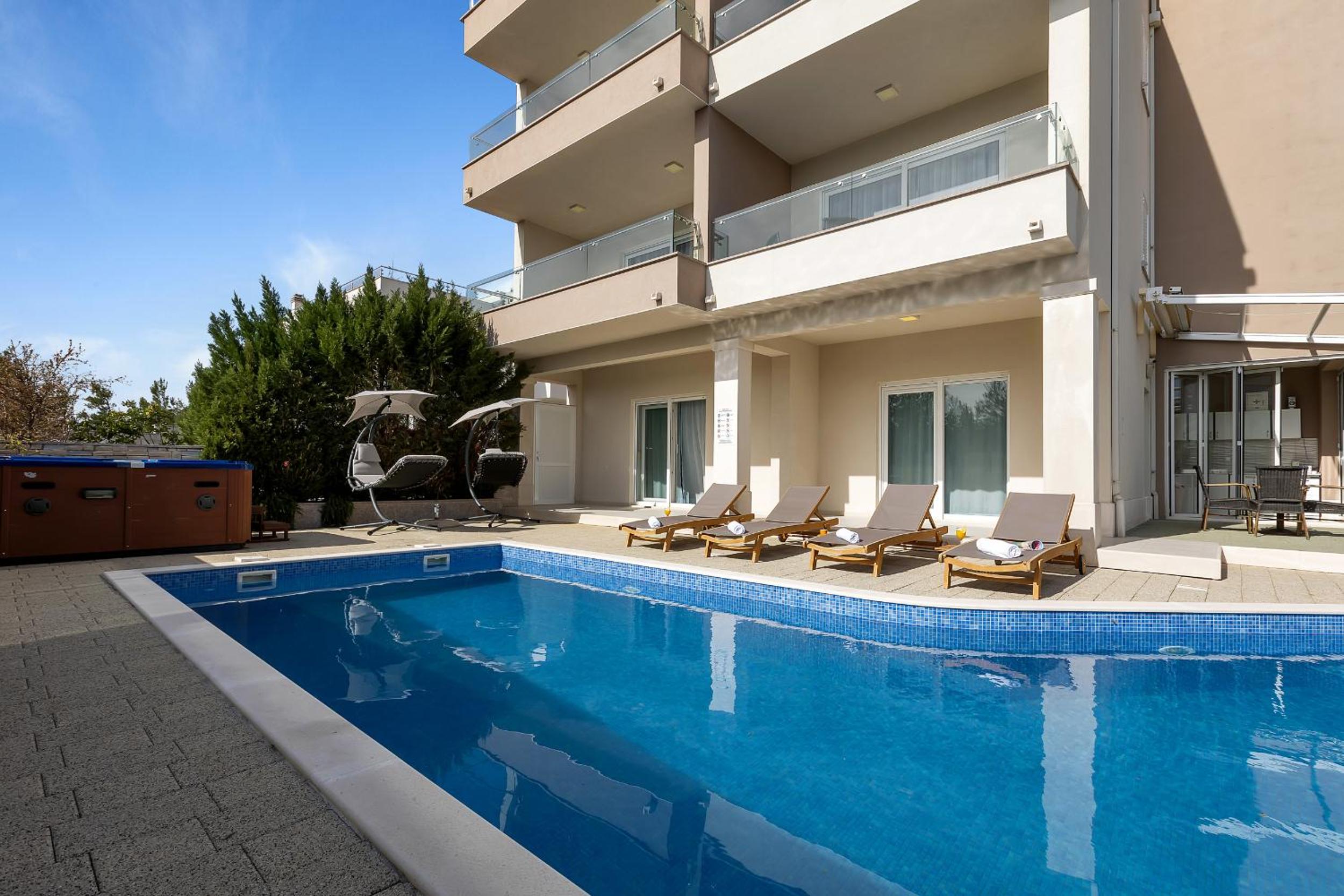 Apartments Lujnovic