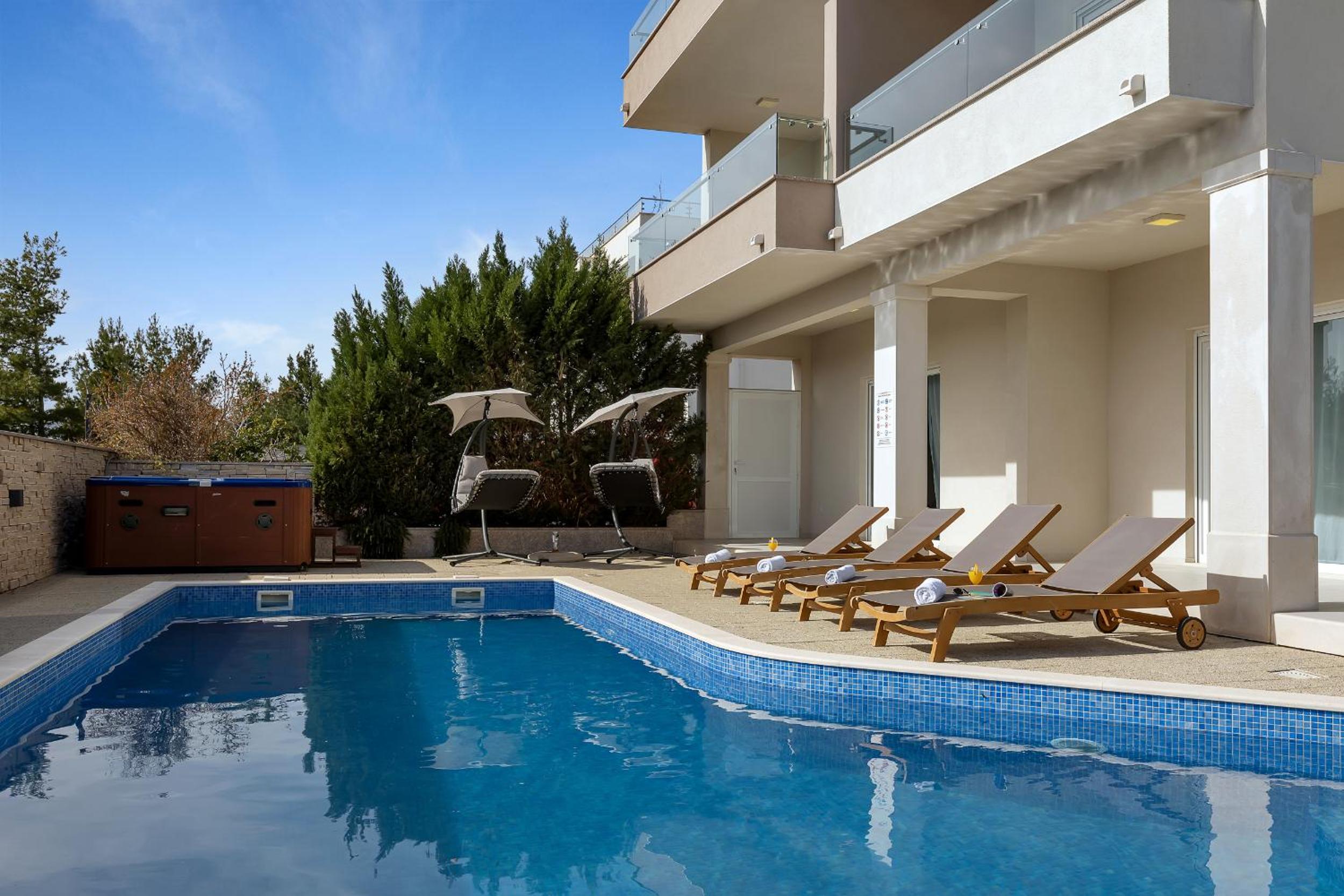 Apartments Lujnovic