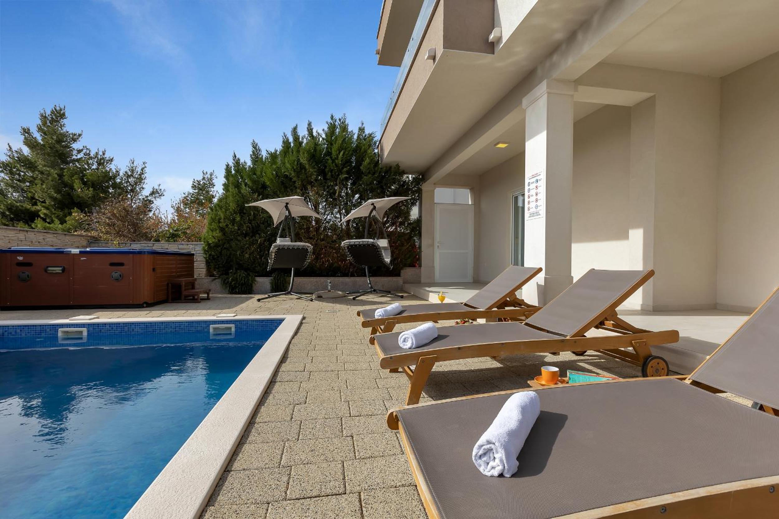 Apartments Lujnovic