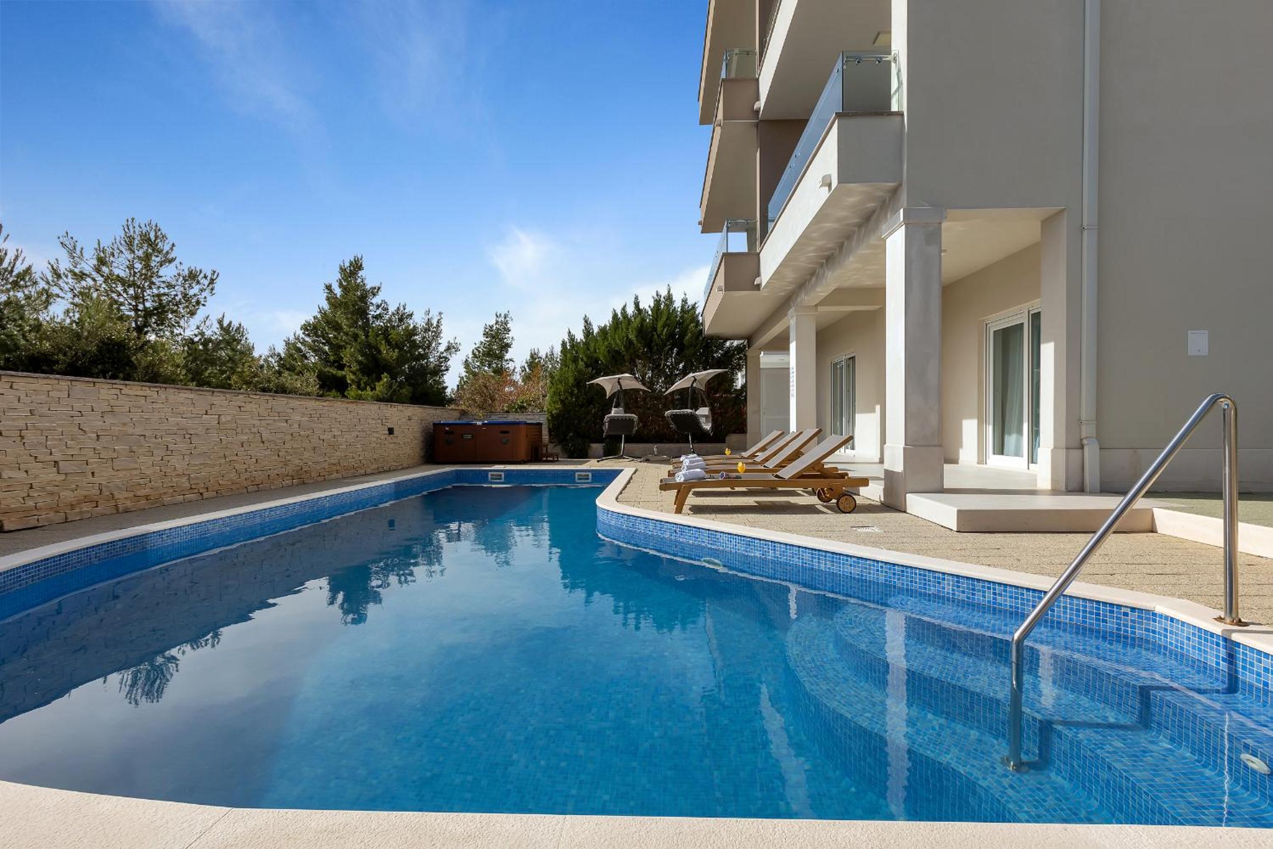 Apartments Lujnovic