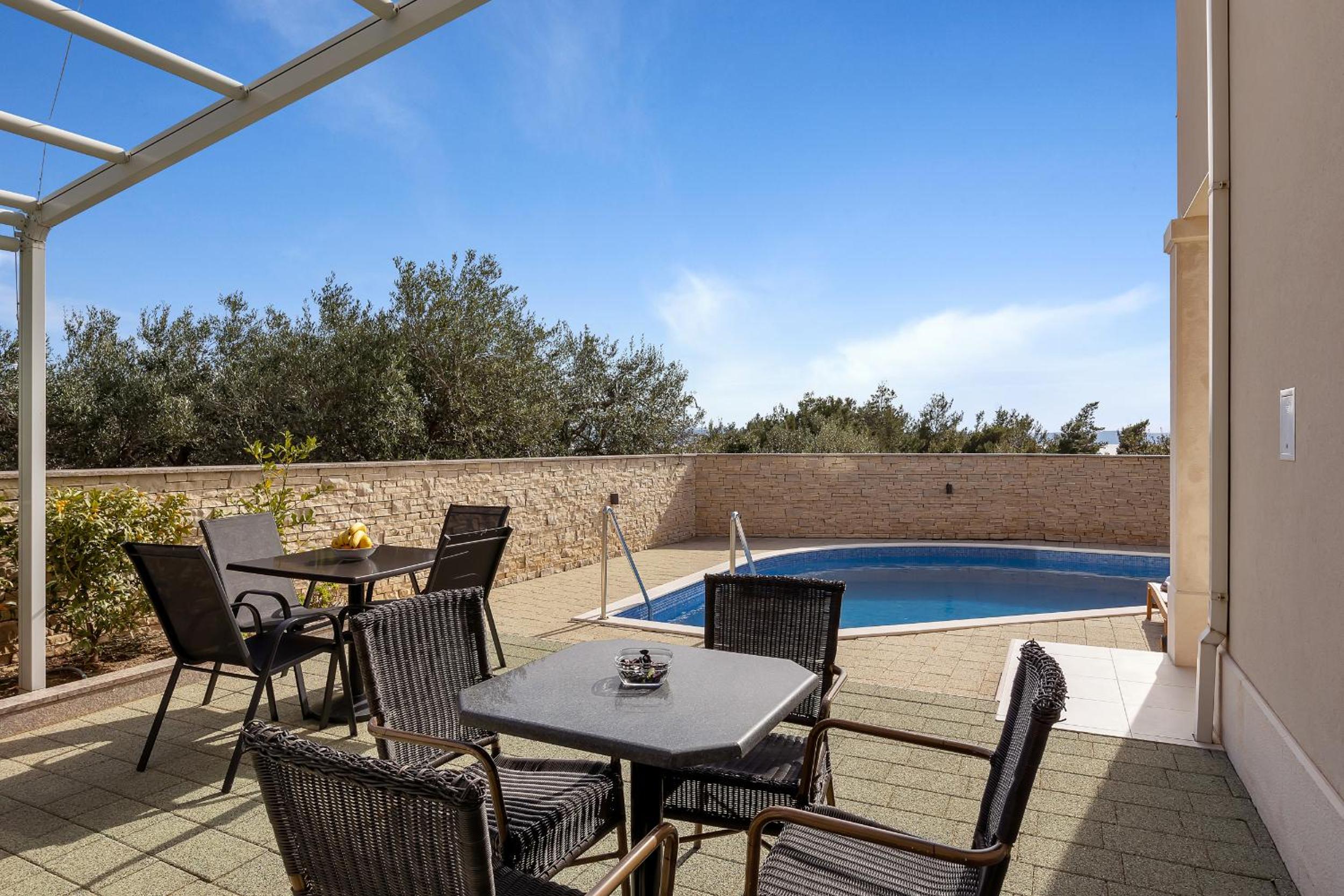Apartments Lujnovic